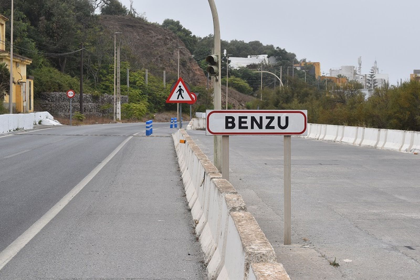 Entrada a la barriada de Benzú. / FOTO NICOL'S Entrada a la barriada de Benzú. / FOTO NICOL'S