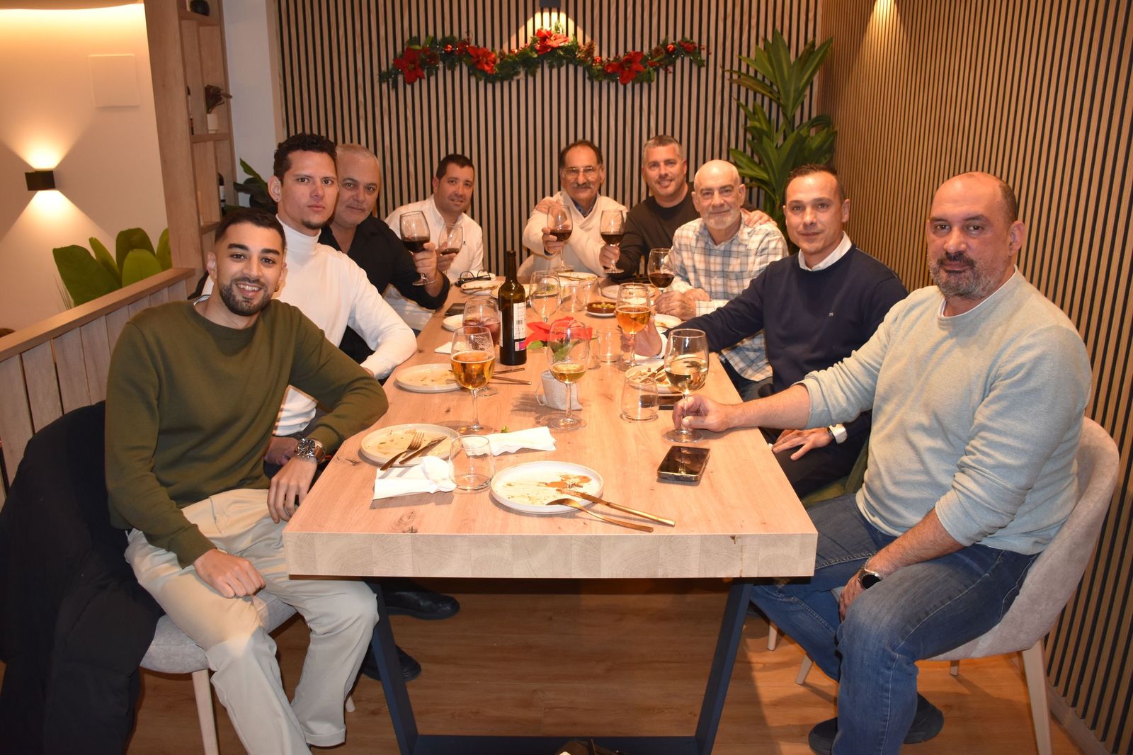 Brindis, risas y espíritu navideño en los restaurantes de la ciudad