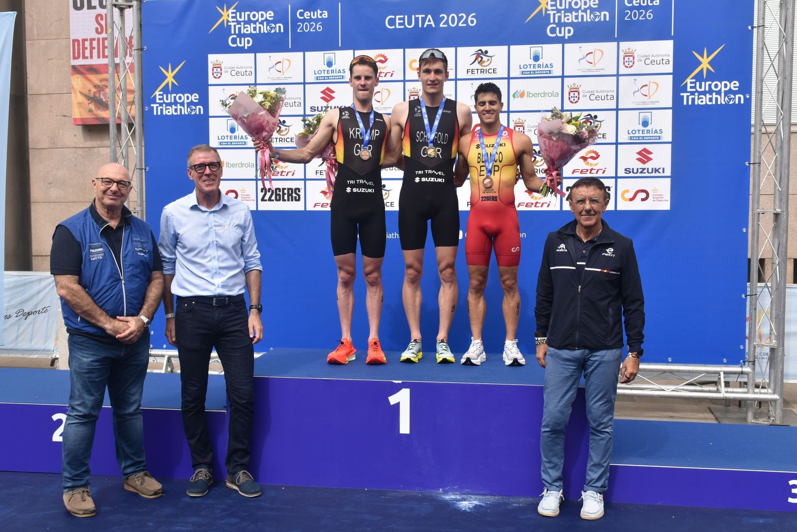 Entrega de trofeos de la Copa de Europa de Triatlón