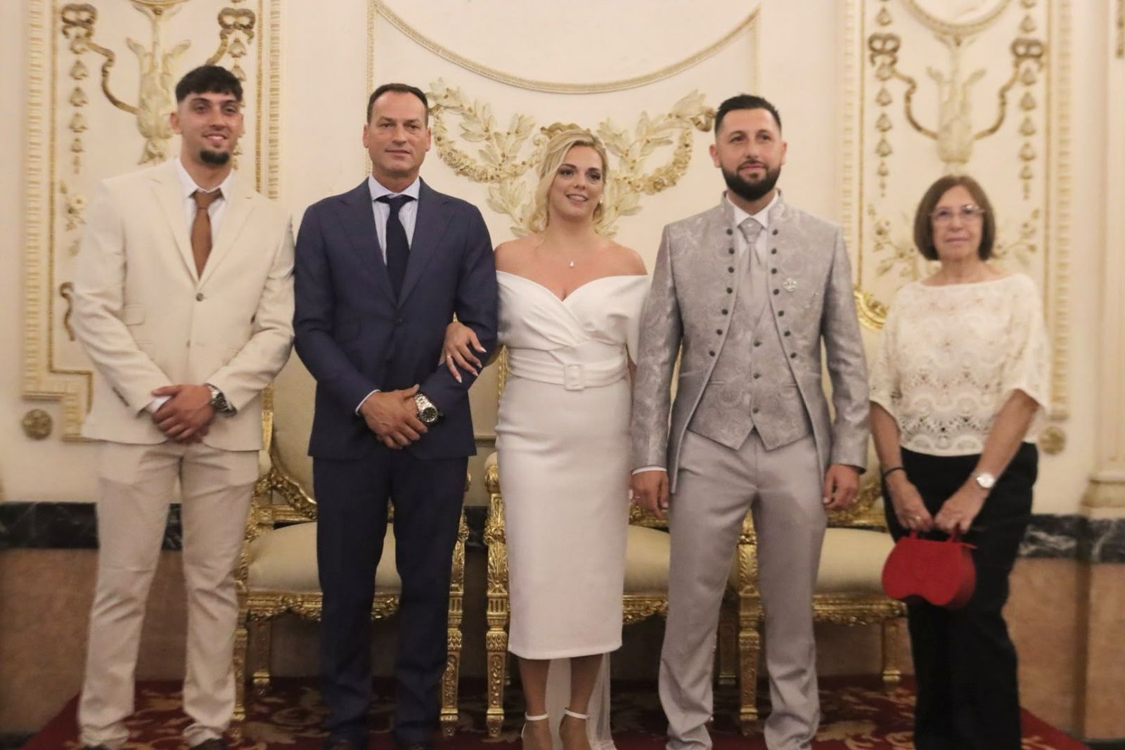 Eduardo y Tamara se dan el “sí, quiero” en el Salón del Trono