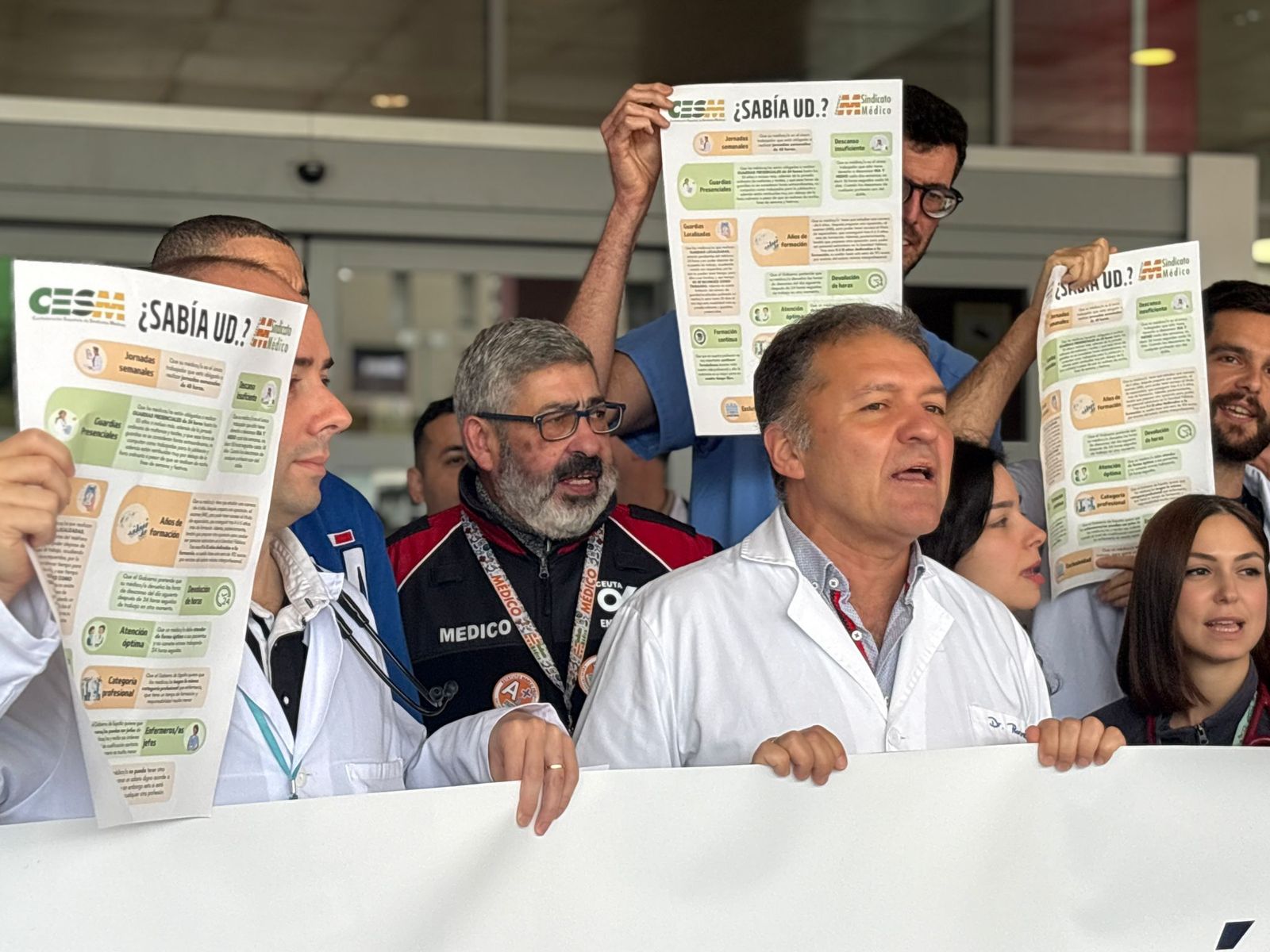 Concentración de este jueves en el HUCE durante el tercer día de huelga de médicos