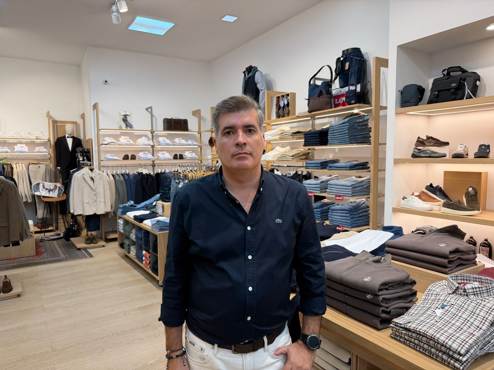 Sergio Ramírez, en su establecimiento de la calle Camoens