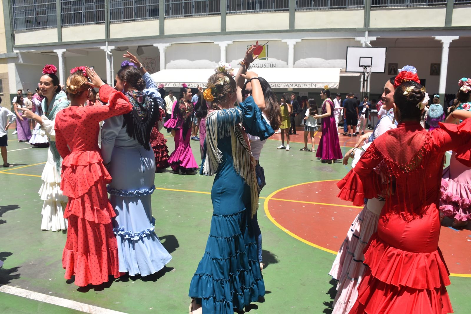 El Colegio de San Agustín disfruta de una feliz jornada solidaria con su Cruz de Mayo