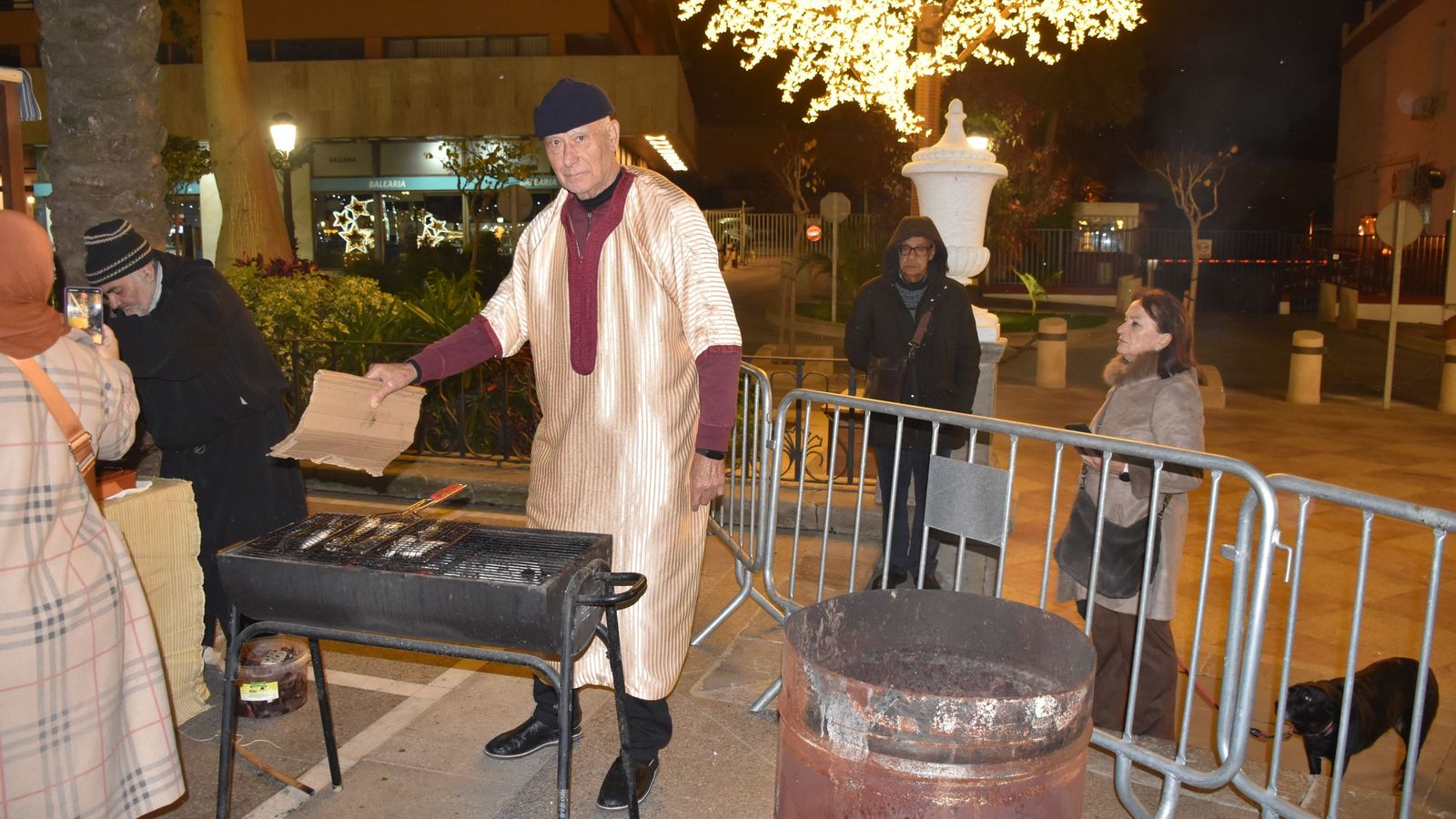 La plaza de África se transforma en Belén en una tarde mágica en pleno corazón de Ceuta
