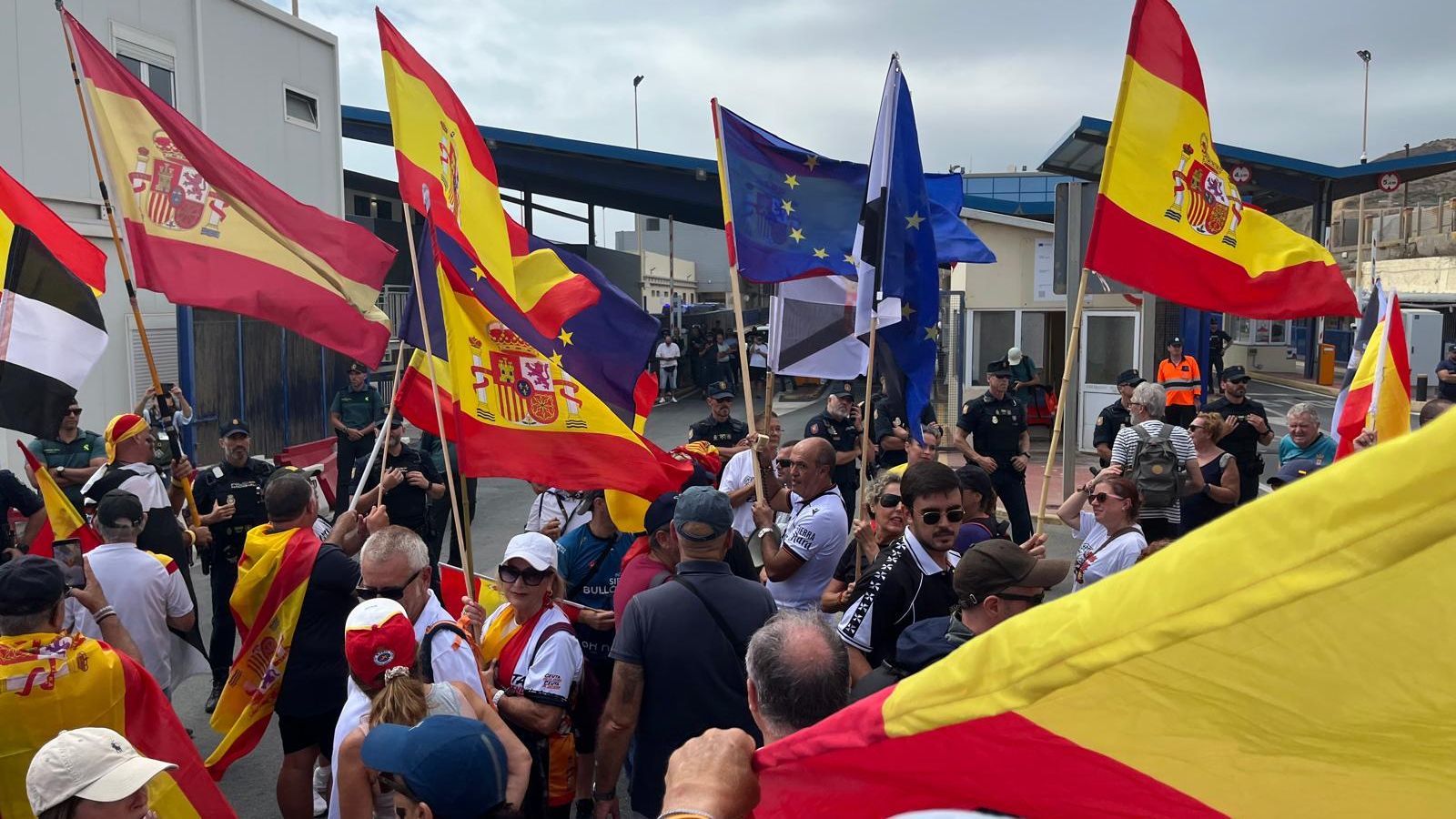 Marcha ciudadana hacia el Tarajal por la españolidad de Ceuta y la protección de la frontera