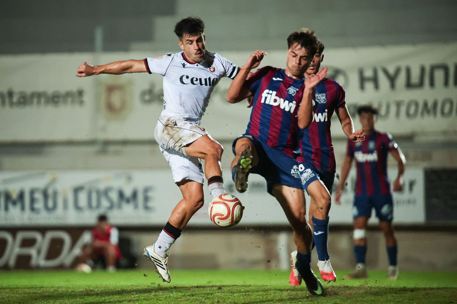 Victoria poco convicente del Ceuta ante el Poblense (1-2) para avanzar en Copa