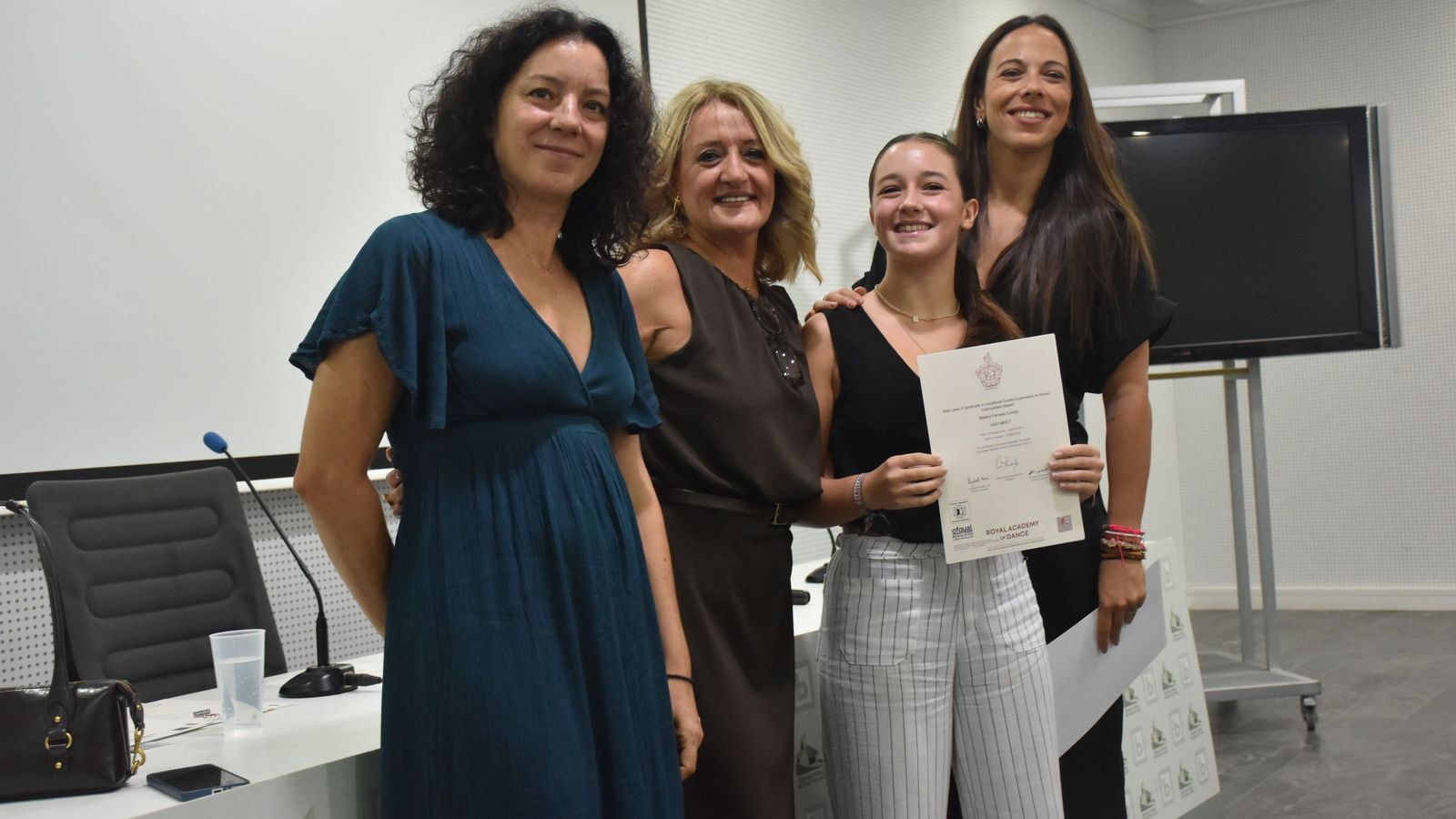 Entrega de diplomas de la Royal Academy of Dance a alumnas de la Escuela de Danza de Rosa Founaud Entrega de diplomas de la Royal Academy of Dance a alumnas de la Escuela de Danza de Rosa Founaud