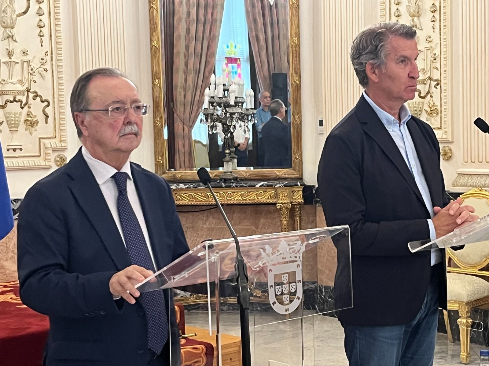Vivas, junto a Feijóo, en la comparecencia conjunta
