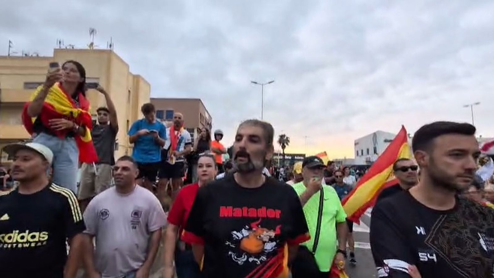 Tensión y altercados en el Puerto de Ceuta tras la llegada de Negu Gorriak