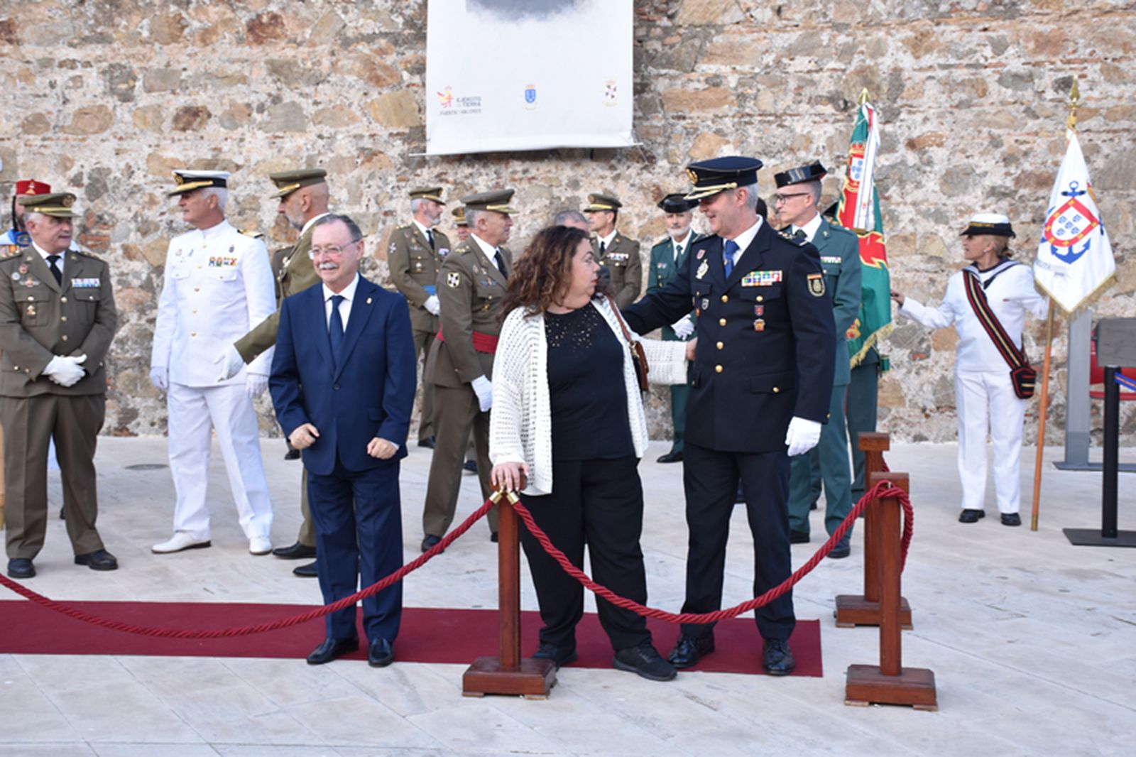 El presidente de Ceuta, Juan Vivas, la delegada del Gobierno, Cristina Pérez, y el jefe superior de la Policía Nacional, Francisco López Gordo. / FOTO NICOL´S