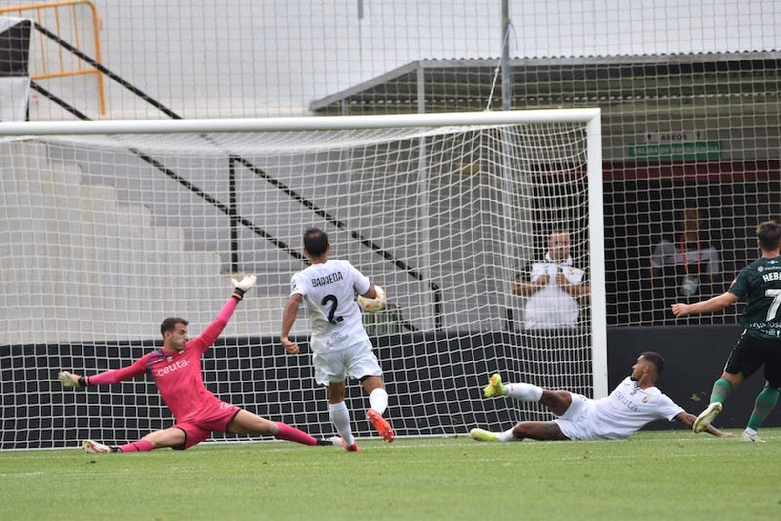 Heber marca el primer gol en el 'Murube'. / FOTO NICOL'S Heber marca el primer gol en el 'Murube'. / FOTO NICOL'S
