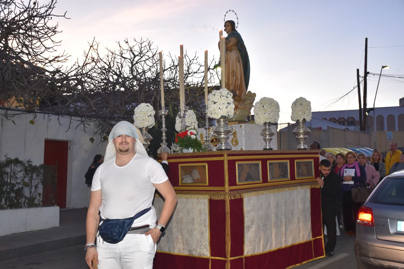 La Virgen de la Inmaculada procesiona por su barrio de Hadú