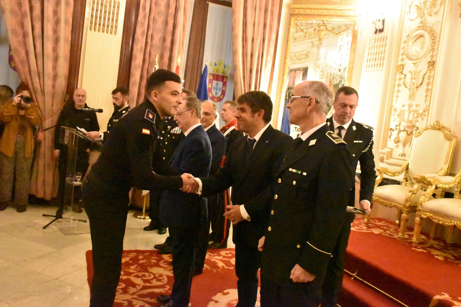 La toma de posesión de los 15 nuevos policías locales, en imágenes