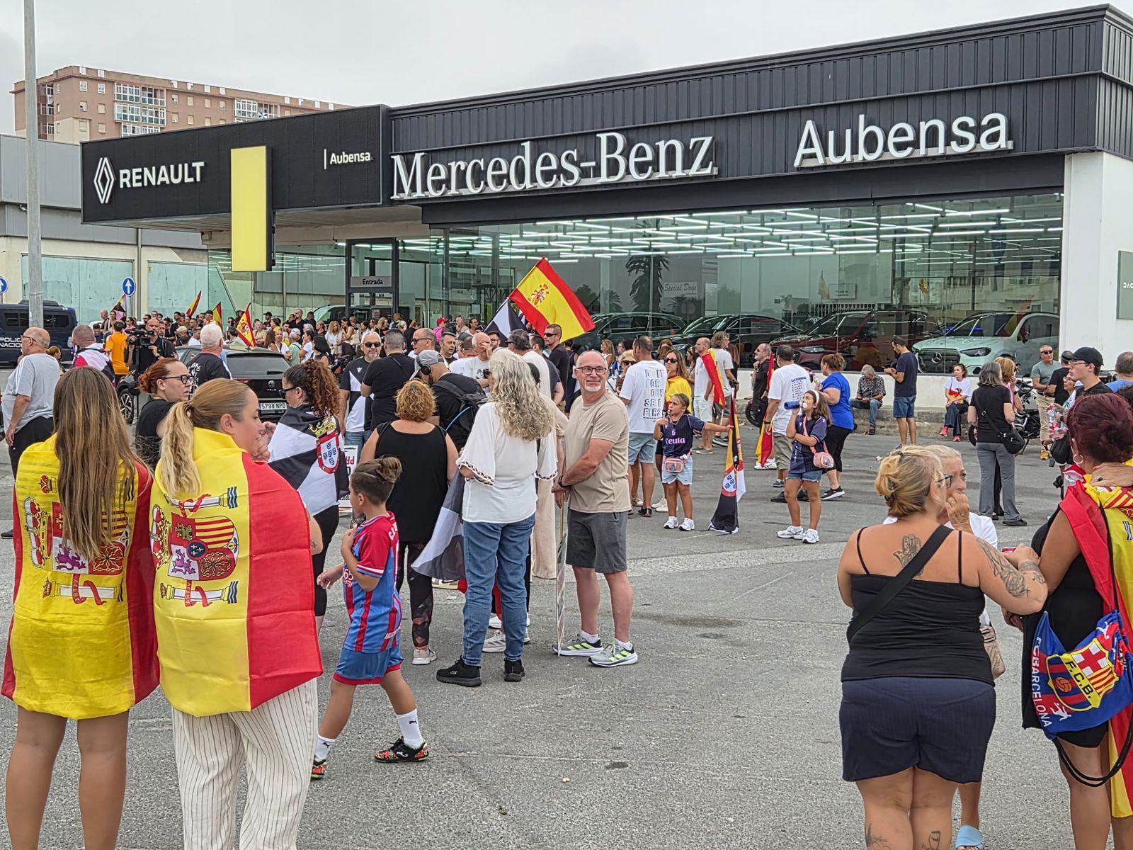 Los vecinos intensifican sus protestas contra el embolsamiento previsto en el Muelle de Poniente