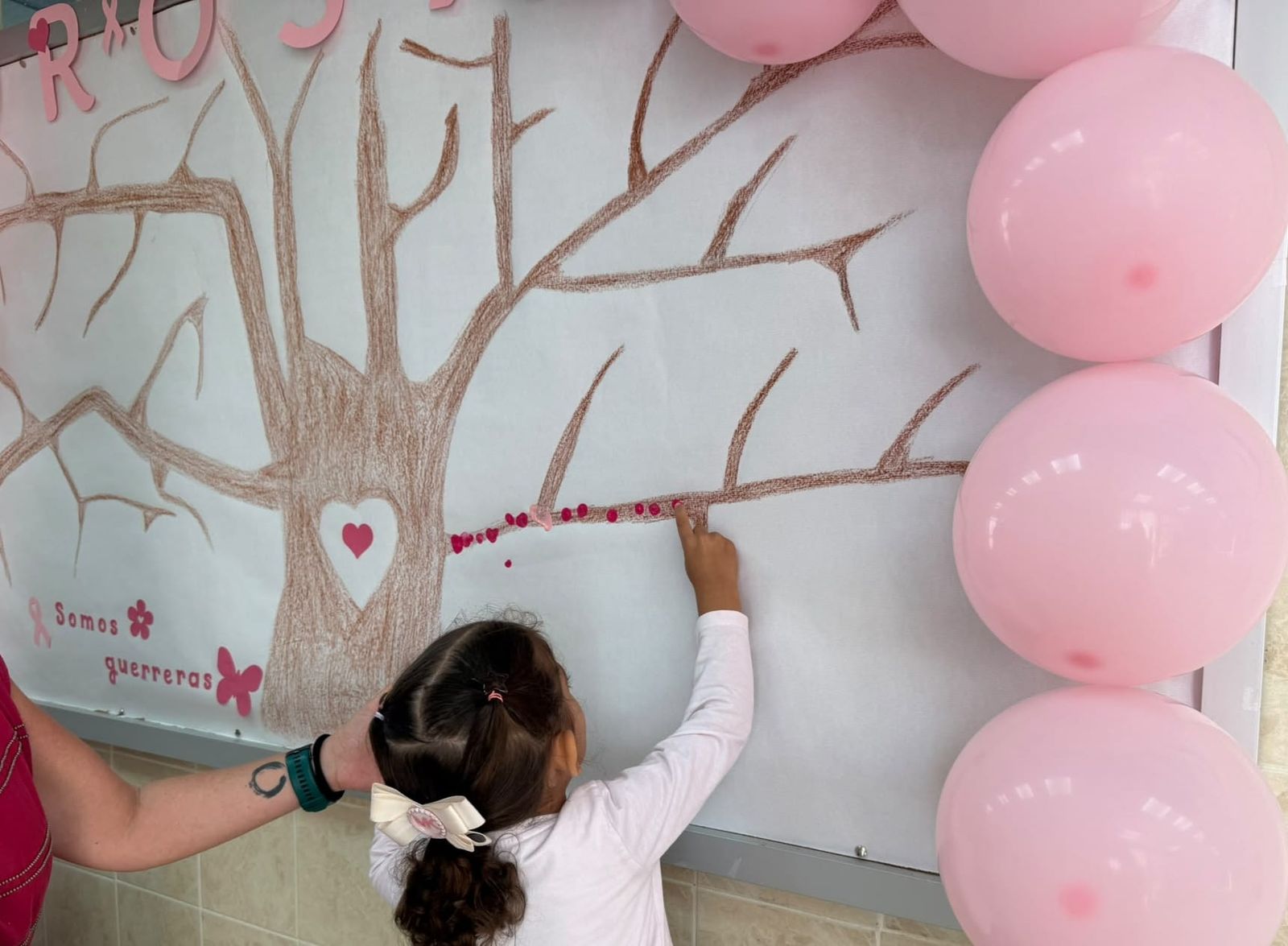 El CEIP anta Amelia con las enfermas del Cáncer de Mama