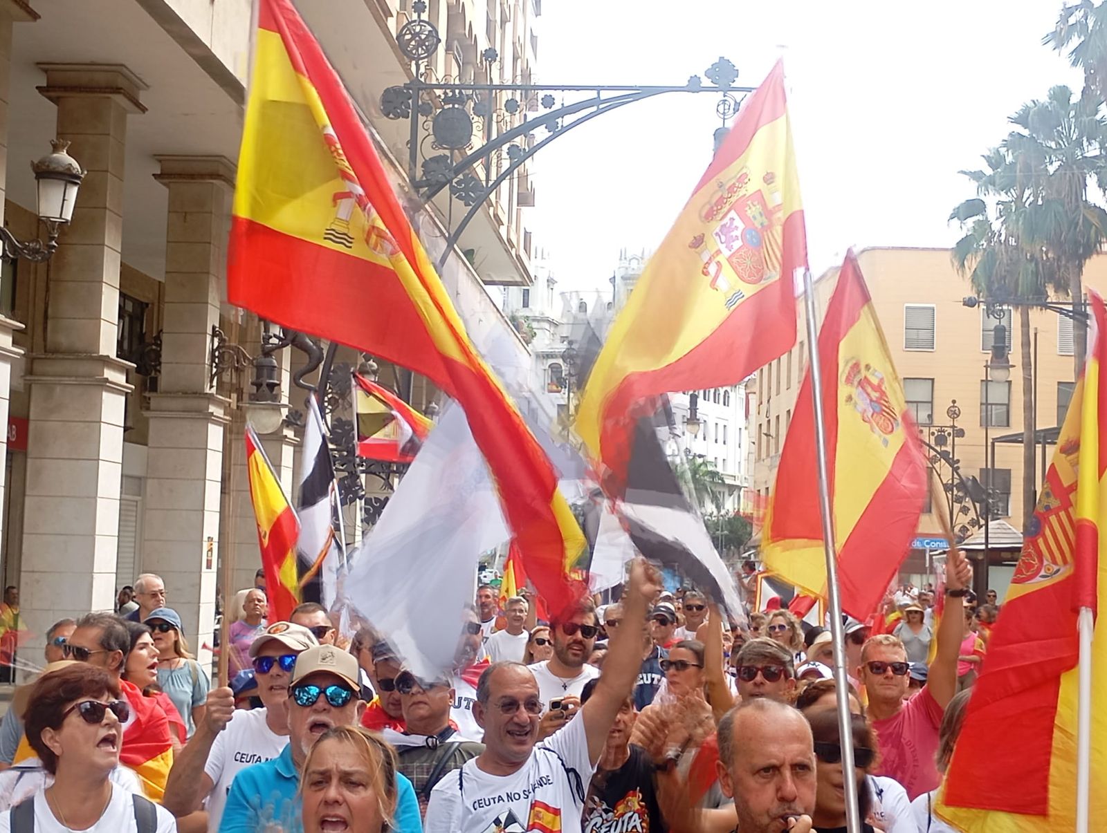 Ceuta vuelve a echarse a las calles para recordar que "Un caballa nunca se rinde"