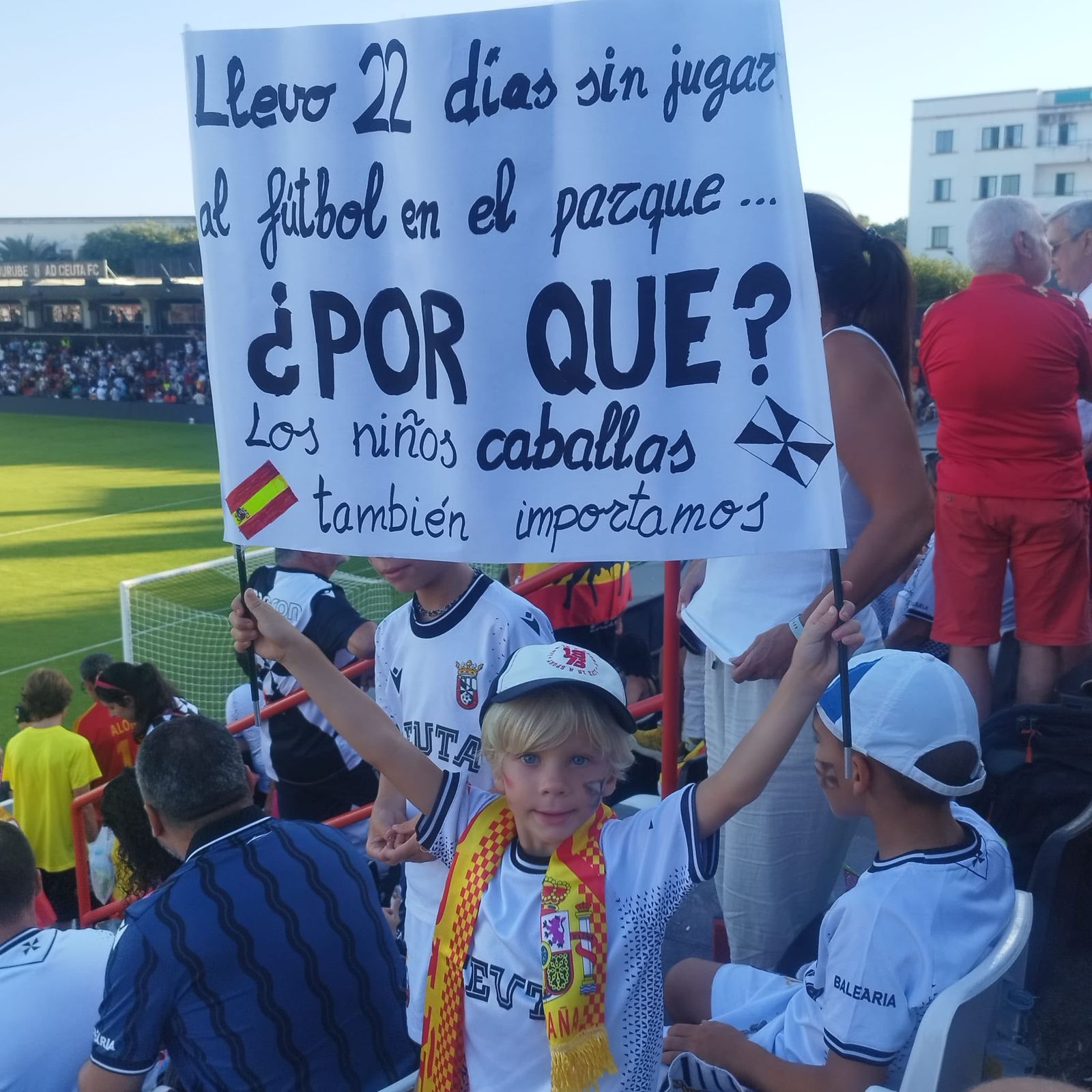 Veintidós días sin jugar al fútbol: la infancia que reclama volver a Ceuta