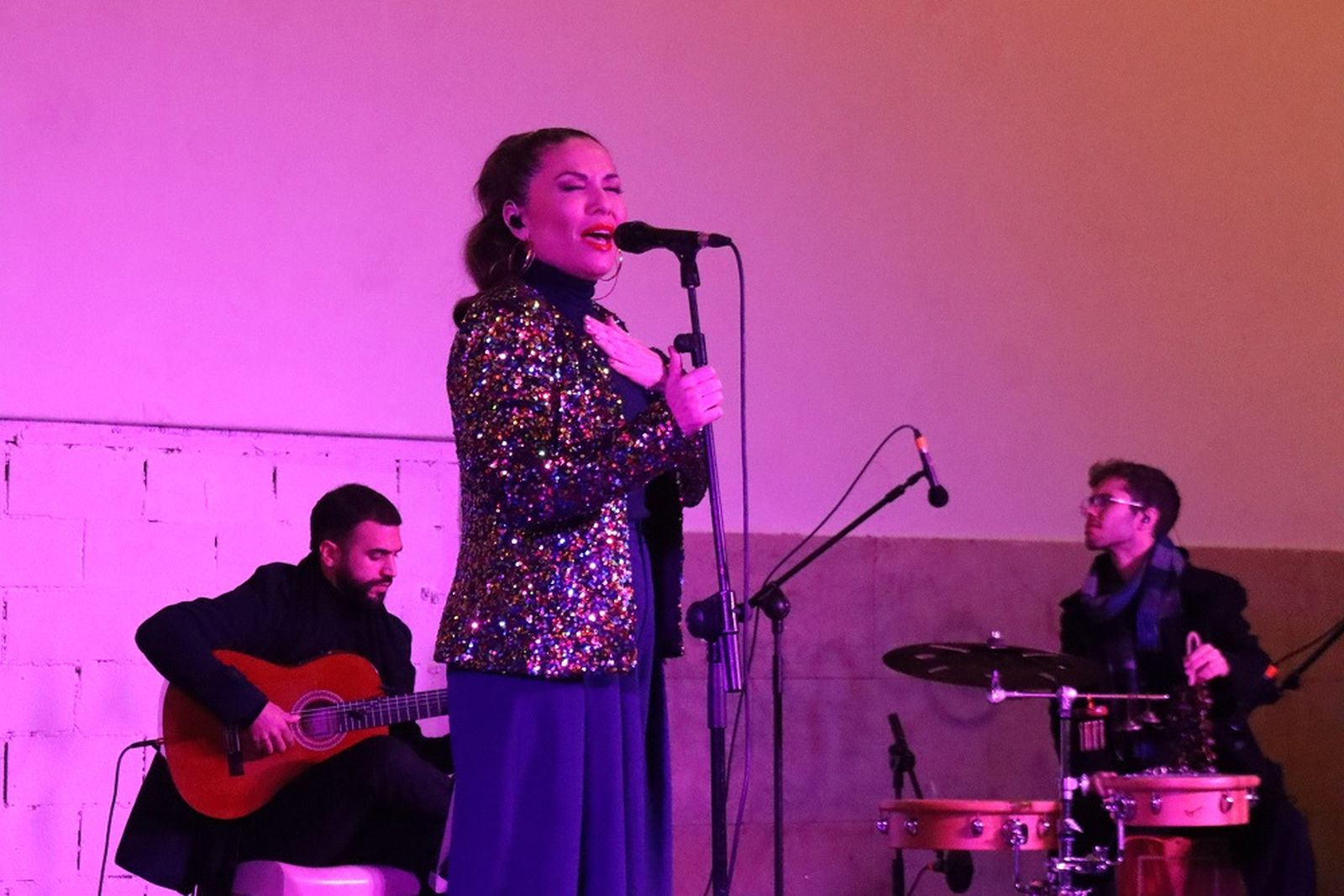 Macarena de la Torre lleva la Navidad a la plaza Nelson Mandela de Ceuta