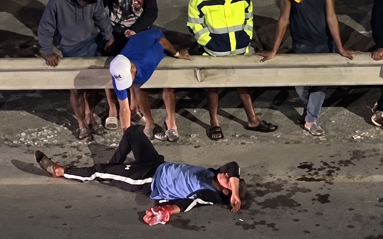 Un joven migrante, herido grave tras ser apuñalado en la playa del Trampolín