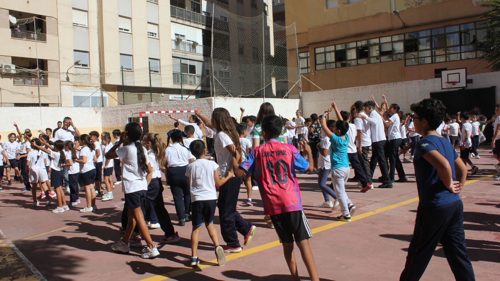 Carrera benéfica en el Andrés Manjón. Carrera benéfica en el Andrés Manjón.