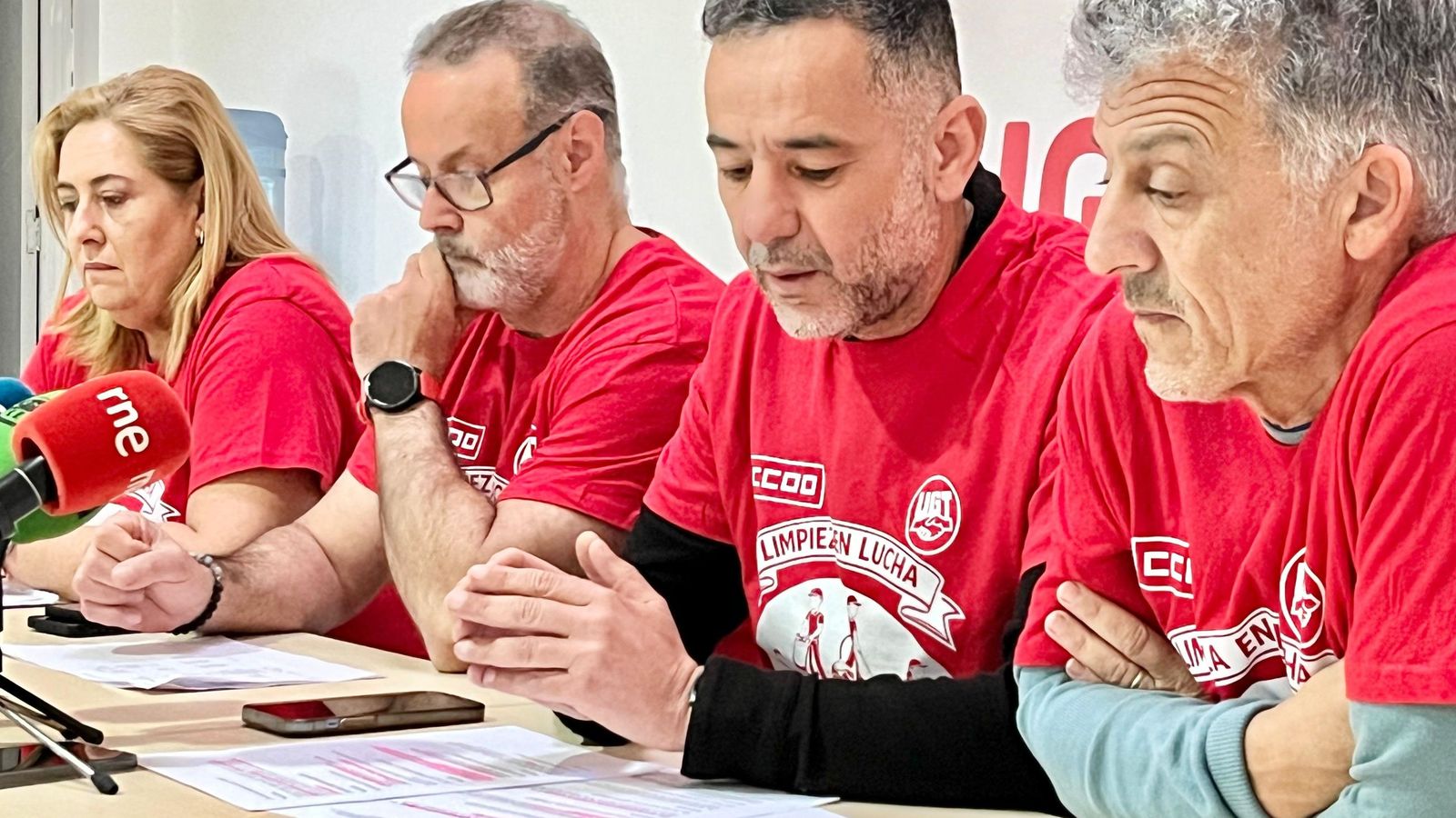 Ángel Lara (CCOO) y Abselam Abdelah (UGT), en el centro, durante la rueda de prensa