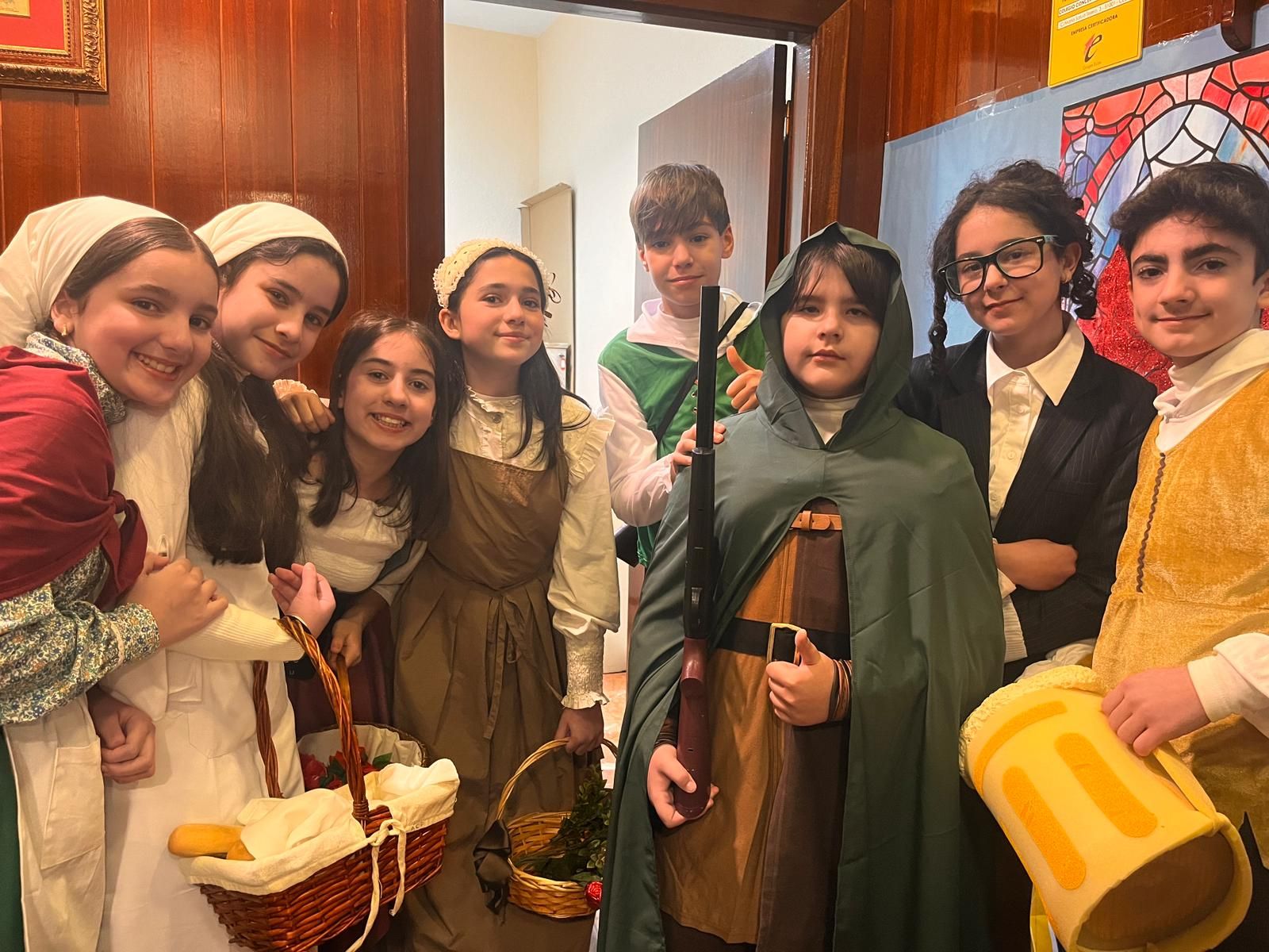 El 'Beatriz de Silva' protagoniza un pasacalles de cuento