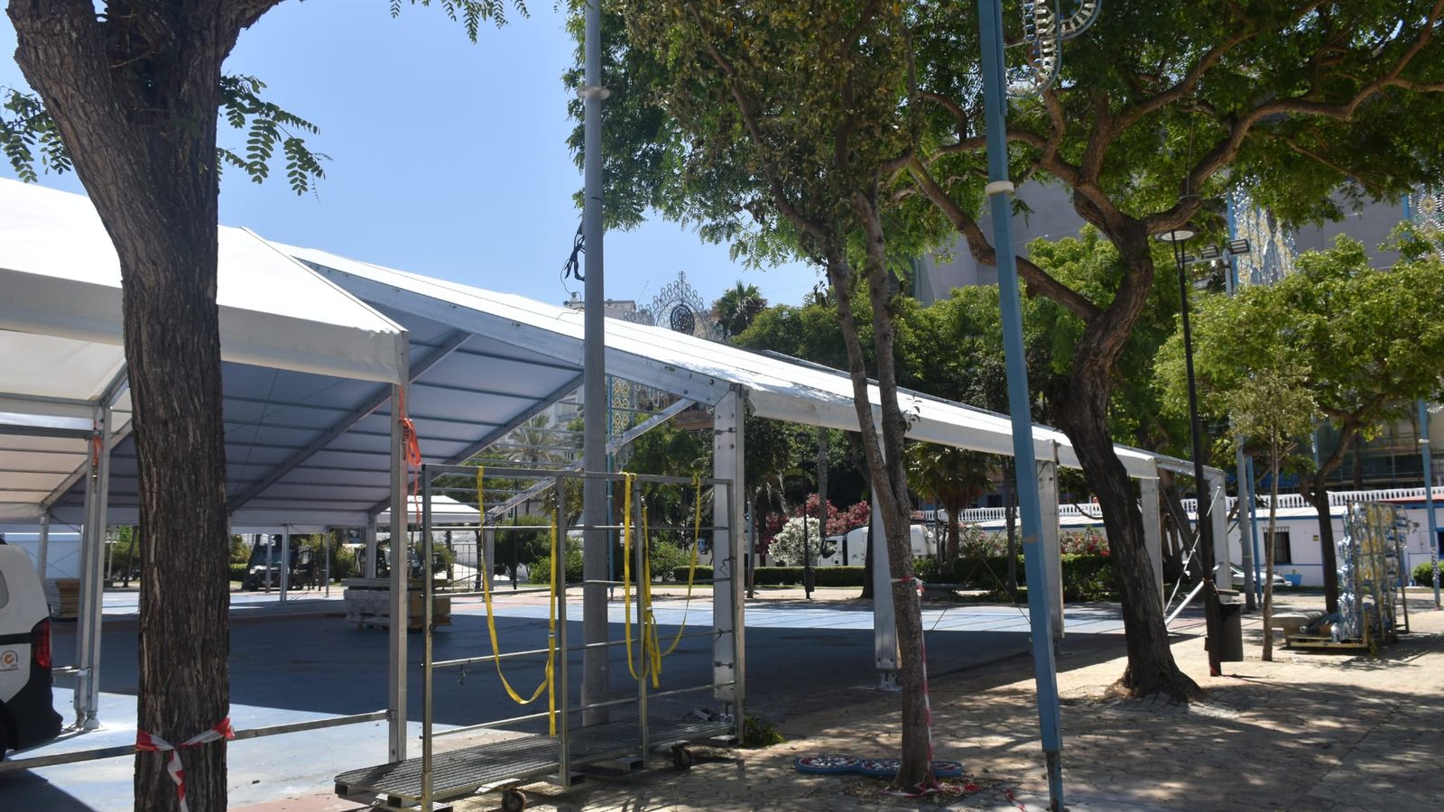 Ceuta acelera los preparativos para una Feria que ya empieza a iluminar la ciudad