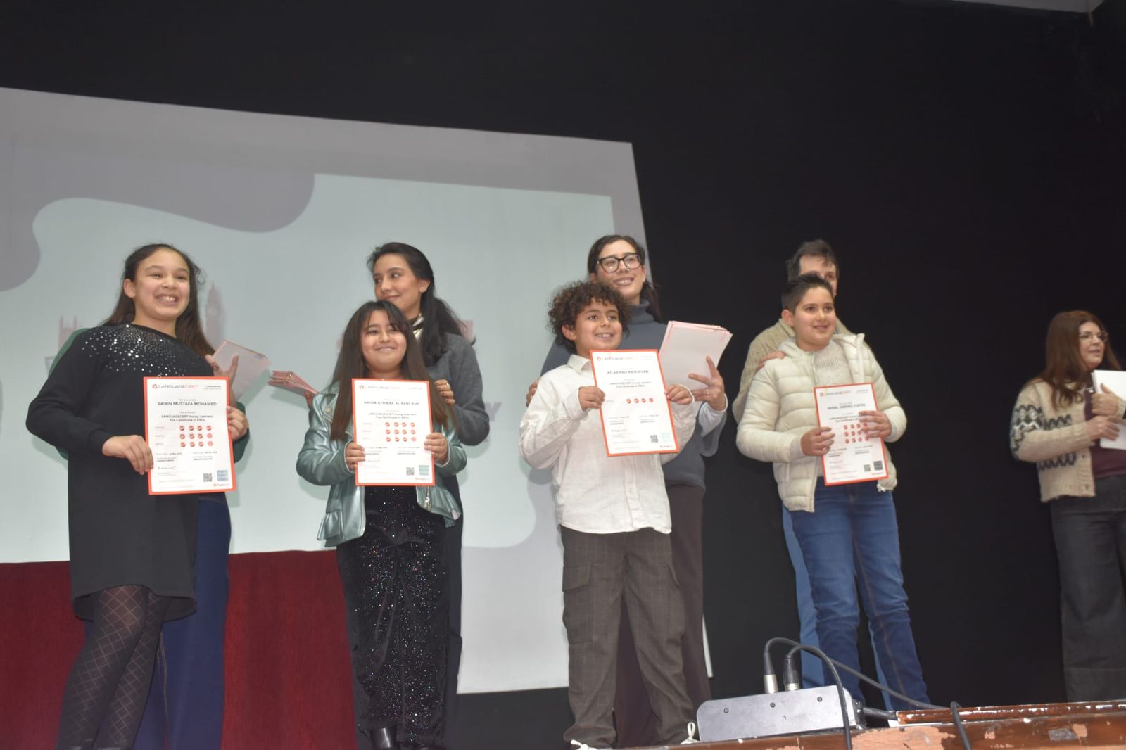 Las academias Art Factory y Big Ben entregan los certificados de inglés a su alumnado