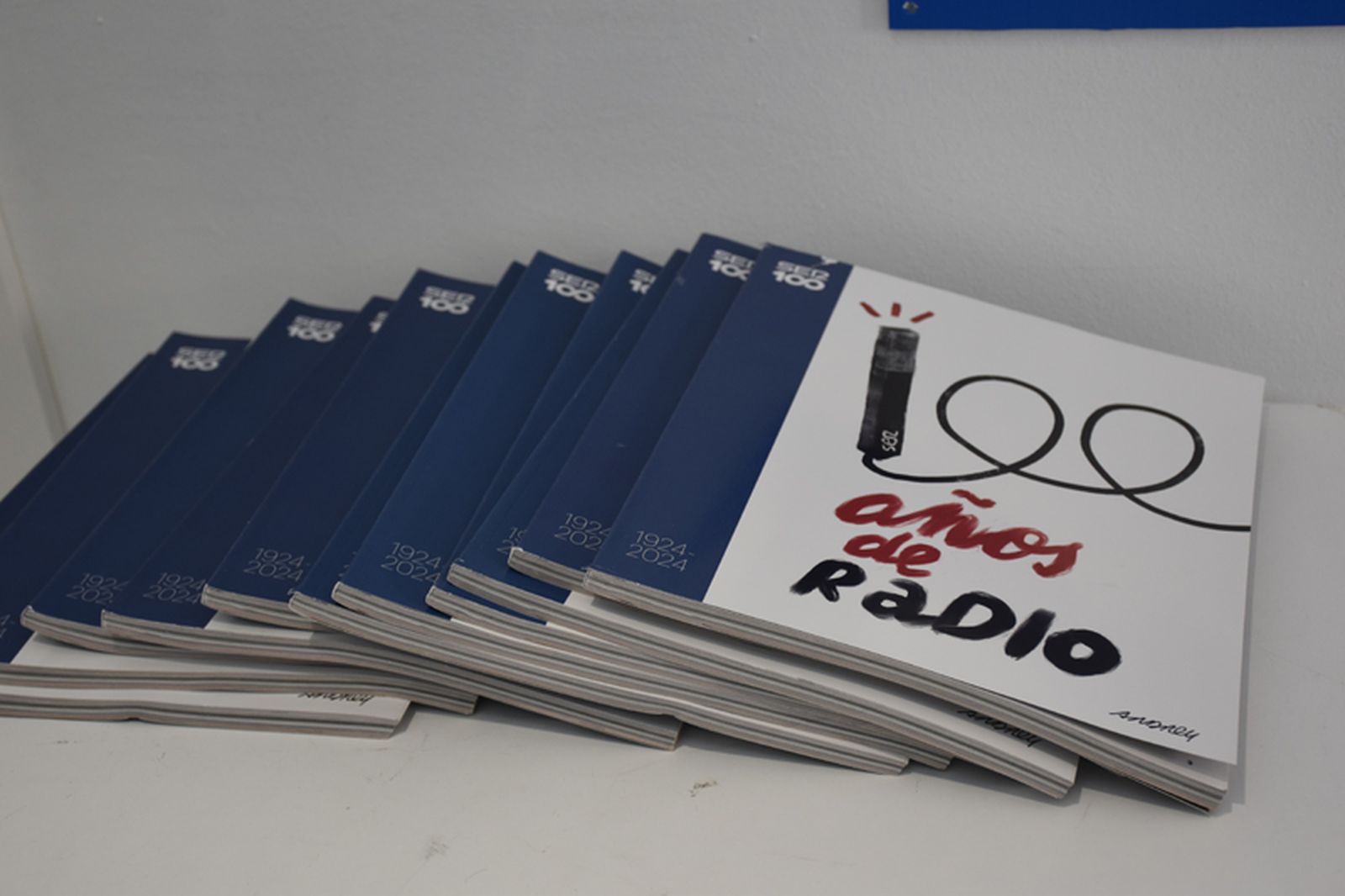 Revista de la historia de los 100 años de Cadena SER España. / FOTO G.S.