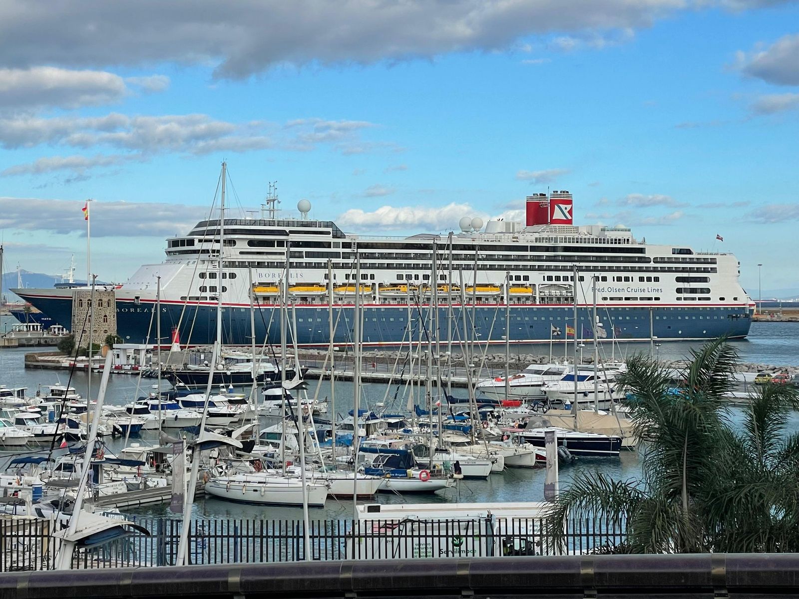 FOTOGALERÍA | La escala del Borealis que cierra la temporada de cruceros de 2025 en Ceuta