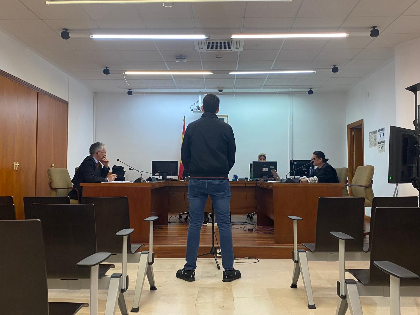 El acusado declara frente al tribunal.