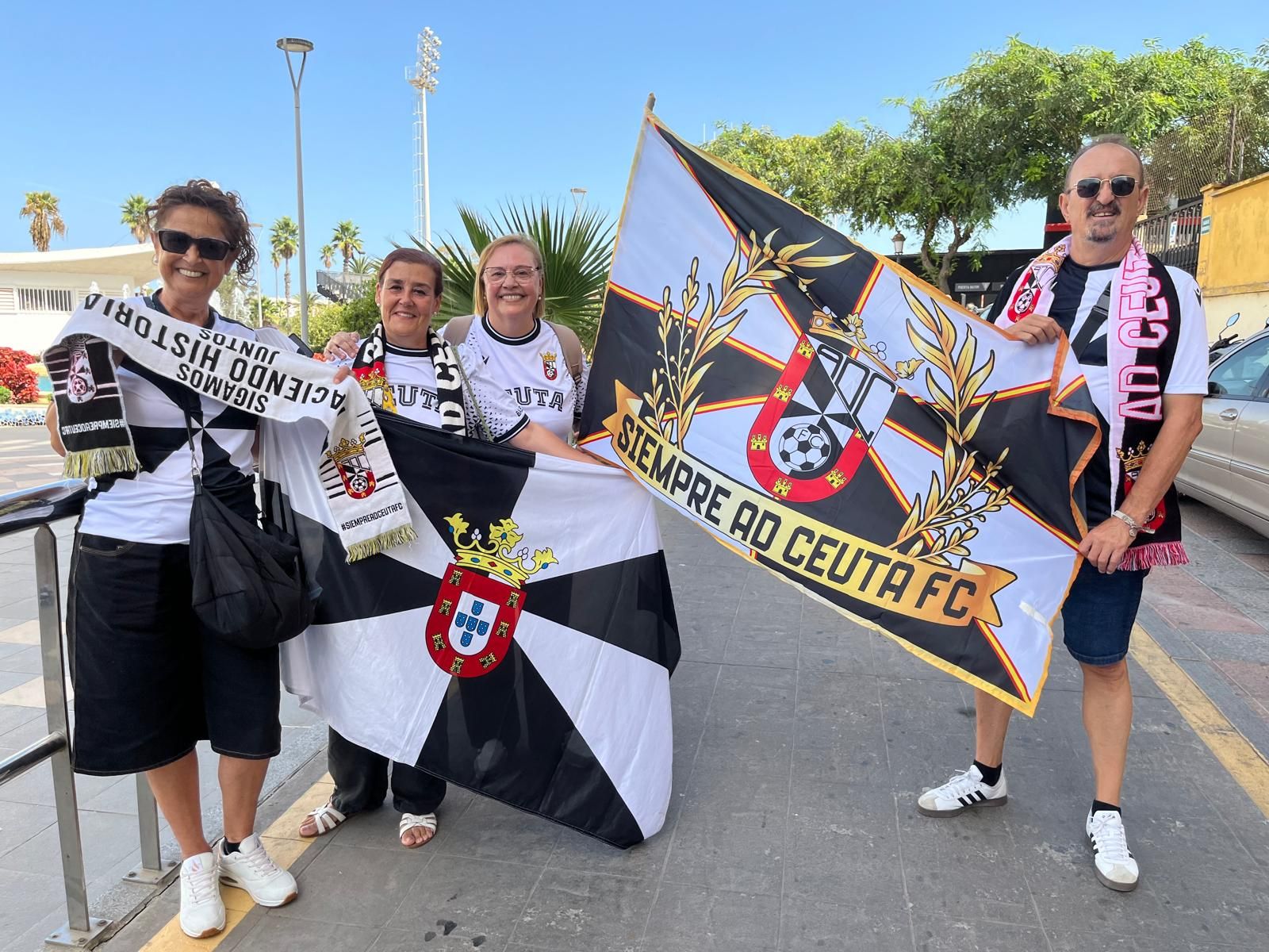 Buen ambiente en los alrededores del estadio 'Alfonso Murube' antes del partido Buen ambiente en los alrededores del estadio 'Alfonso Murube' antes del partido