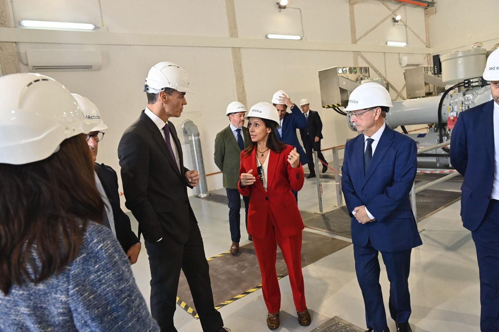 El presidente visita la subestación eléctrica que conectará Ceuta con la península