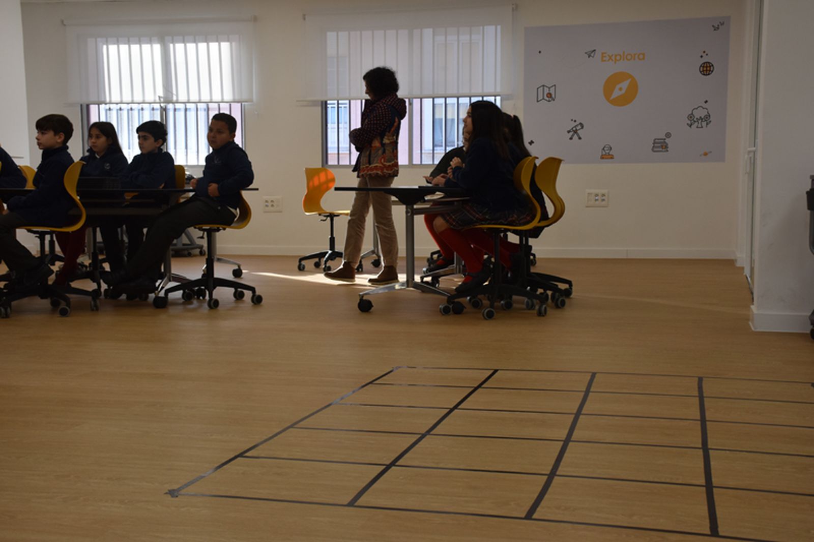 En el suelo, el circuito de programación creado por Jesús Benítez. / FOTO G.S.