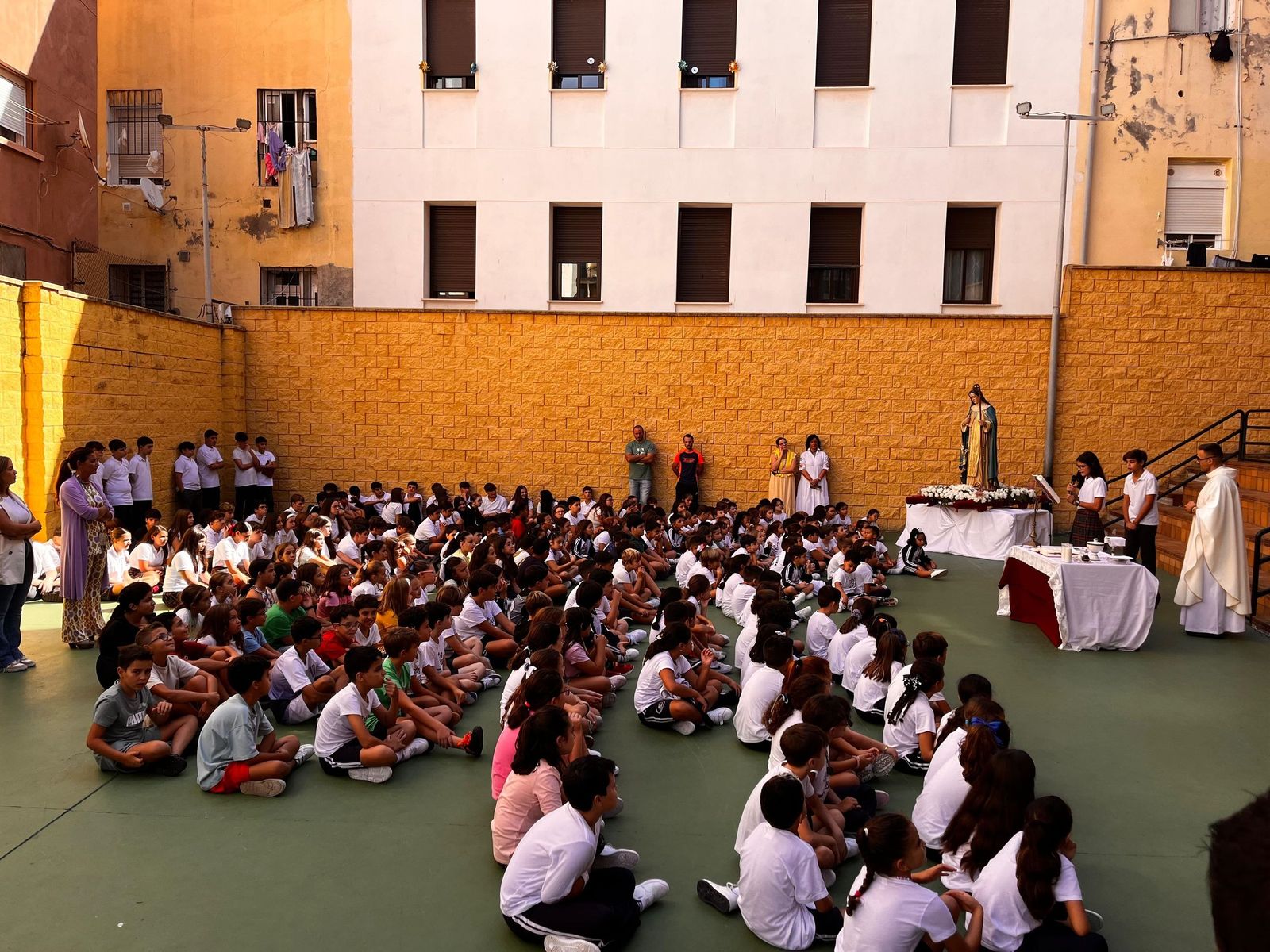 El Colegio Beatriz de Silva celebra la canonización de su patrona con un emotivo traslado de la Santa