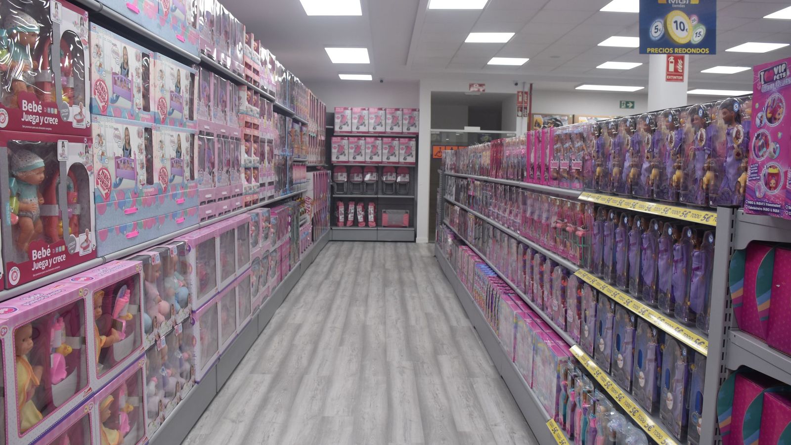 Inauguración de la nueva tienda de MGI en la avenida del Puerto de Ceuta