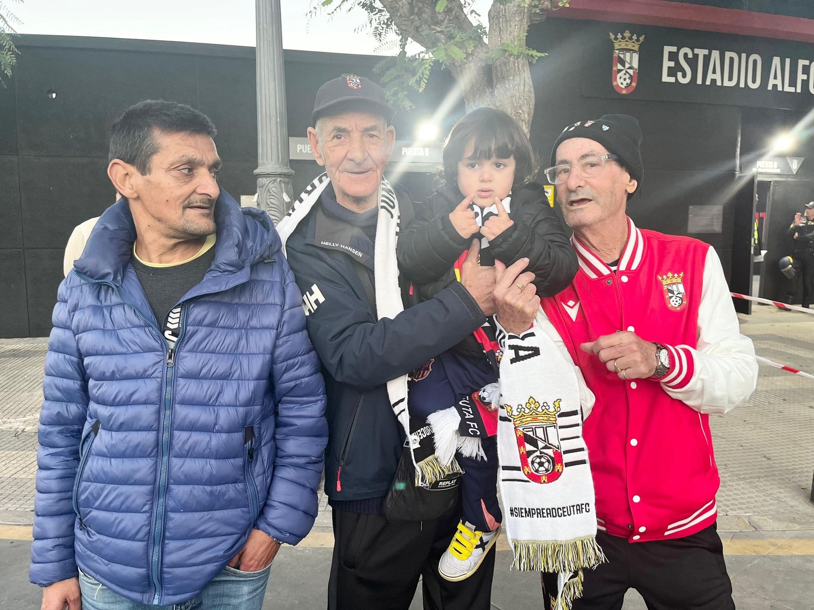 Ganas de fútbol: la hinchada ceutí se acerca al Murube