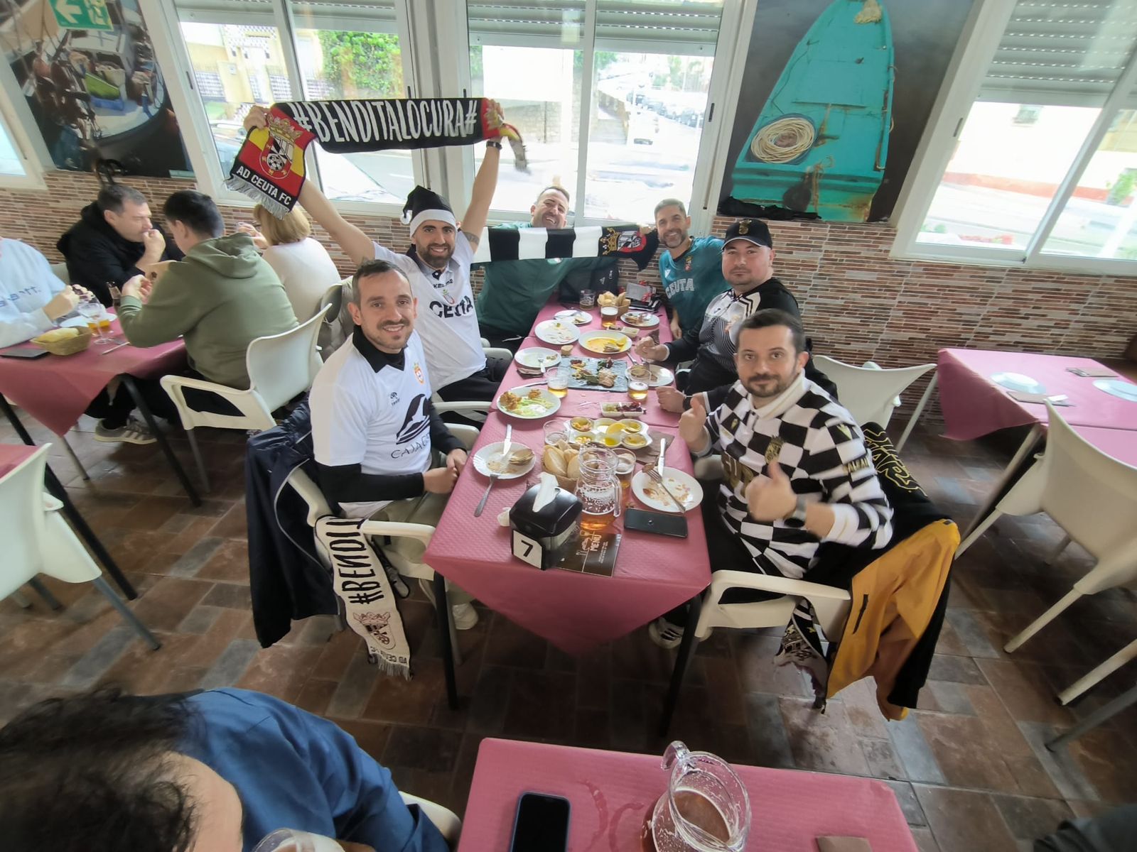 La afición ceutí ya disfruta del ambiente antes del partido a los alrededores del Alfonso Murube