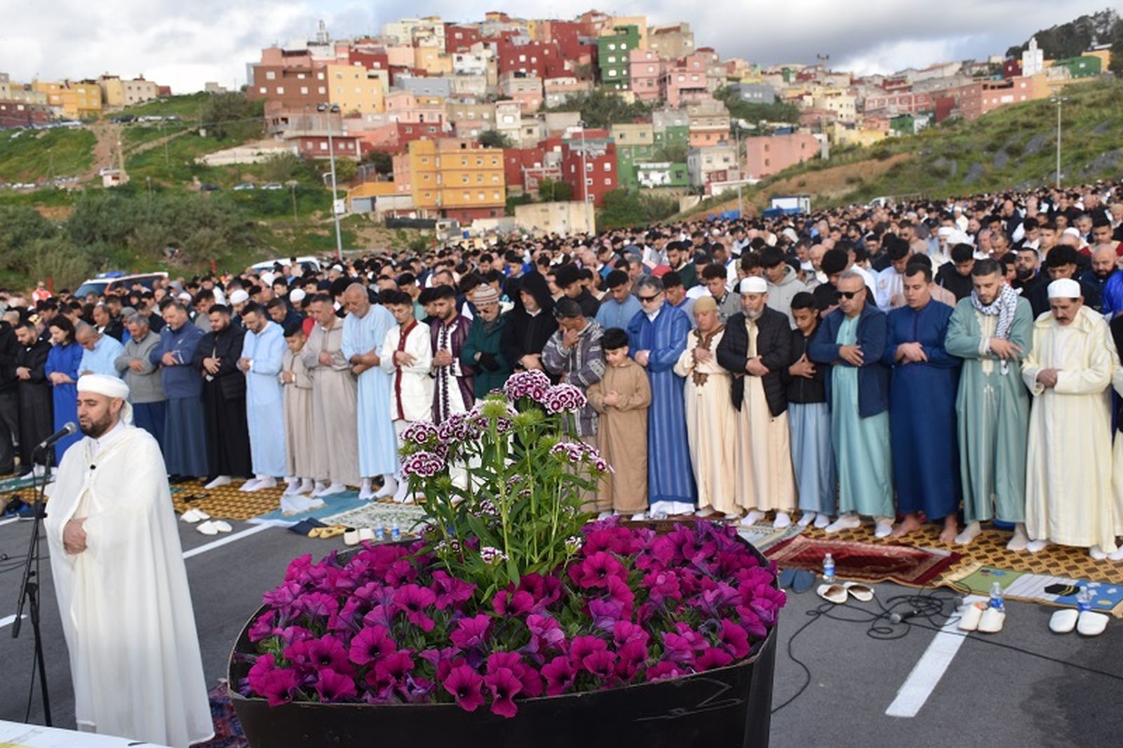 La comunidad musulmana de Ceuta celebra el fin del Ramadán. / FOTO NICOL'S