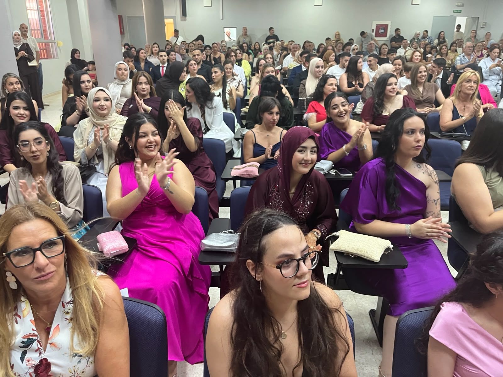 Los ciclos formativos de Servicios Socioculturales y de Electricidad se gradúan en el Abyla