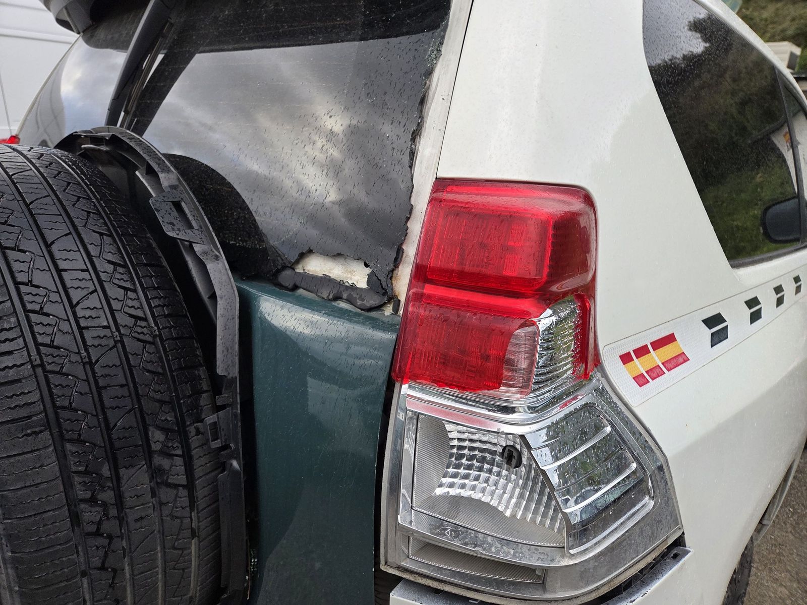 El coche apedreado por la Guardia Civil