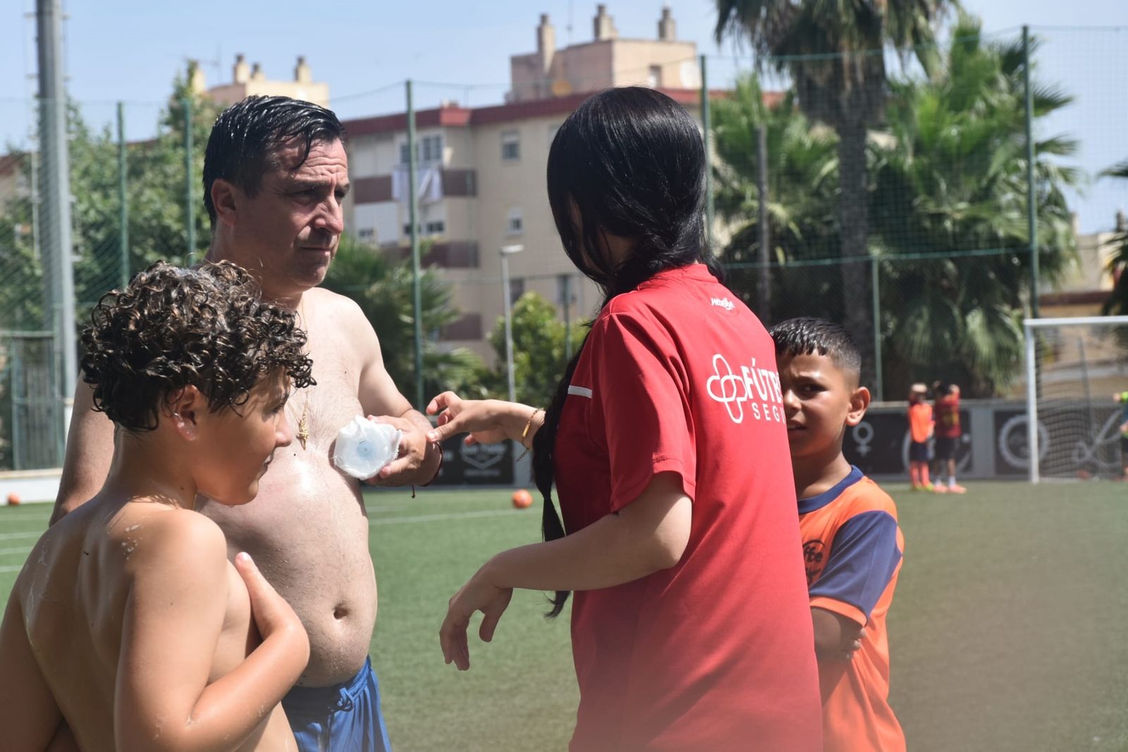 Fiesta de deporte, espuma y convivencia en el Campus de Verano ‘Emilio Cózar’