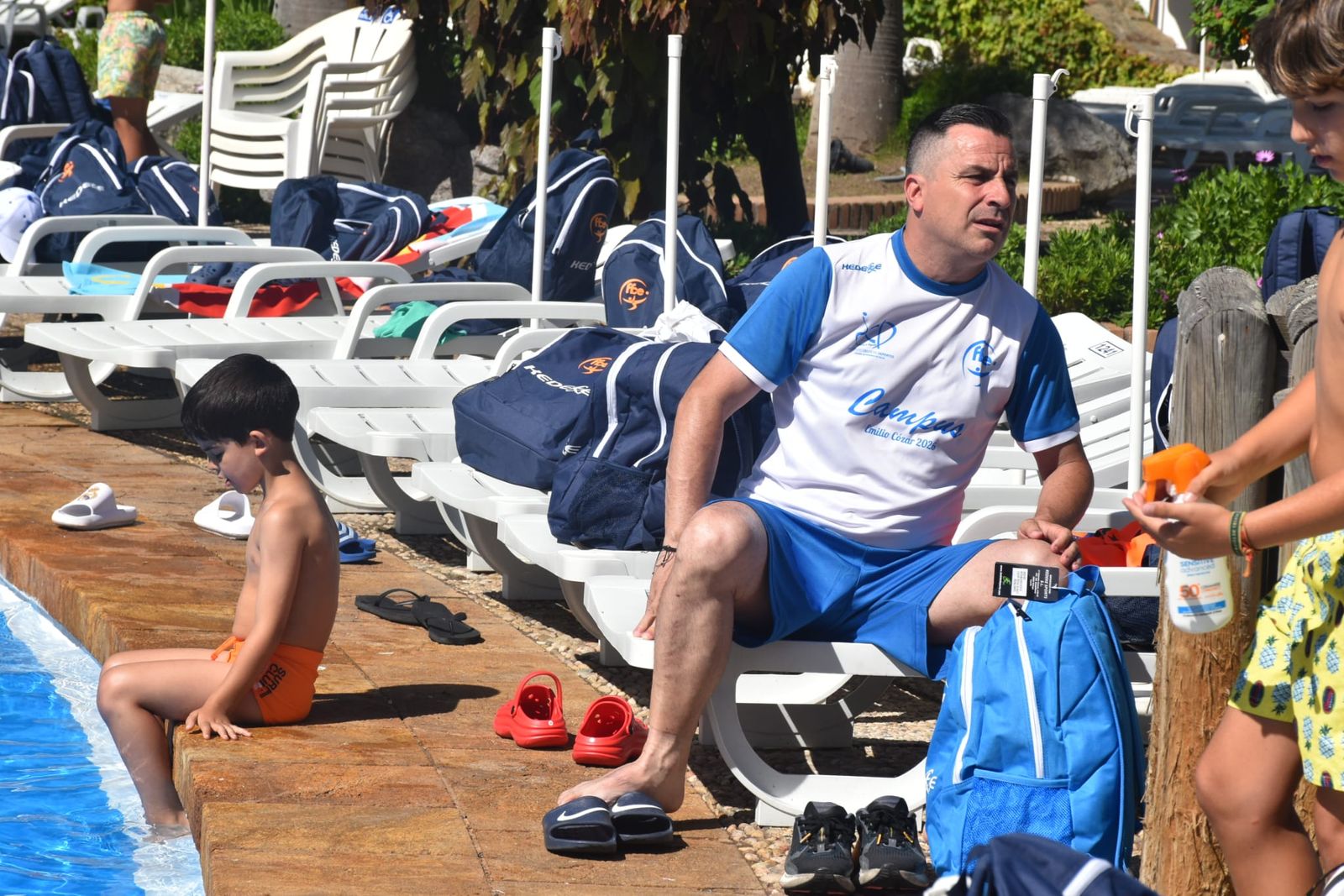 El Campus de Verano Emilio Cózar disfruta de una refrescante jornada en el Parque Marítimo