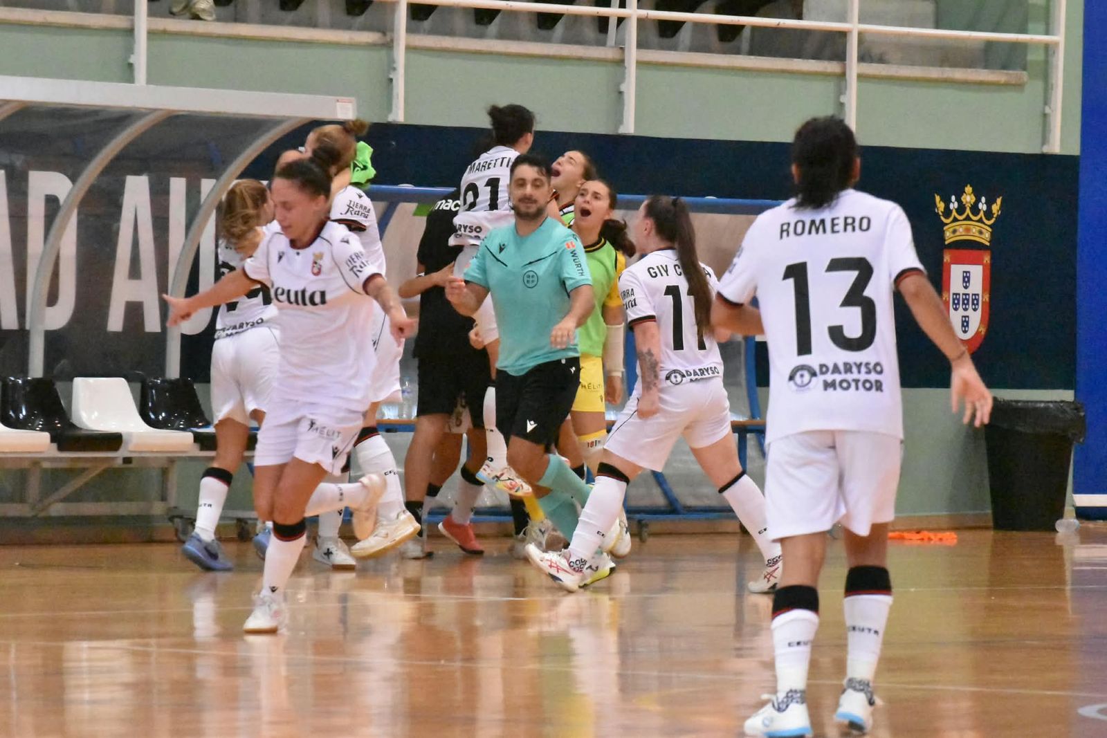 El Ceuta femenino deja escapar una merecida victoria en su debut en casa