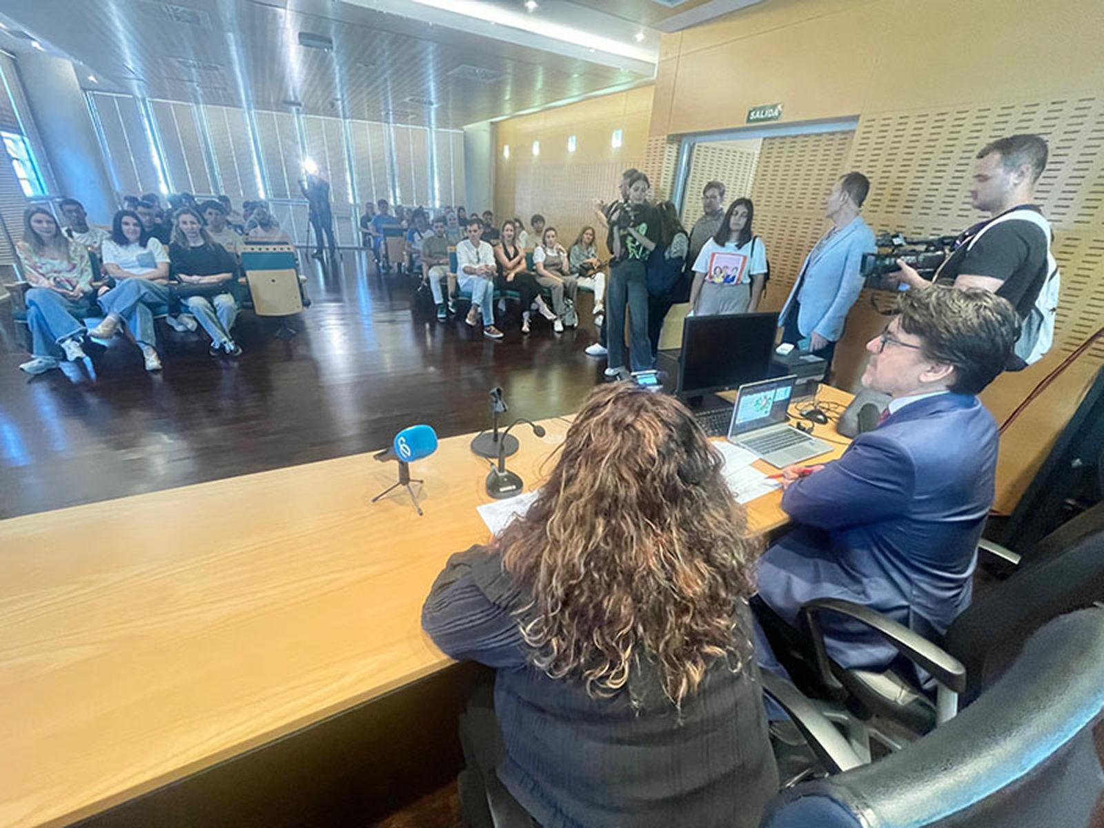 Un momento del encuentro con los estudiantes/FOTO REDUAN