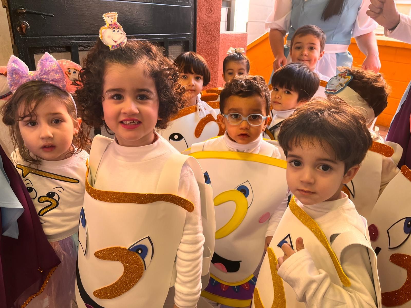 El 'Beatriz de Silva' protagoniza un pasacalles de cuento