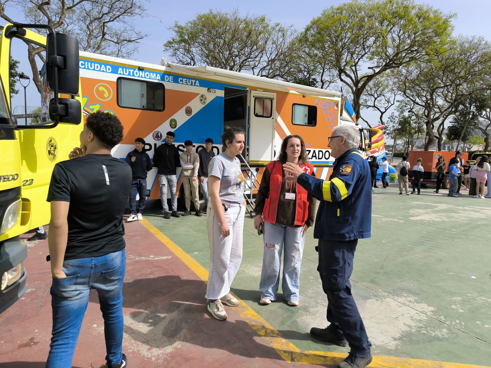 El Parque Móvil de Ceuta celebra su 50 aniversario con una exposición para escolares