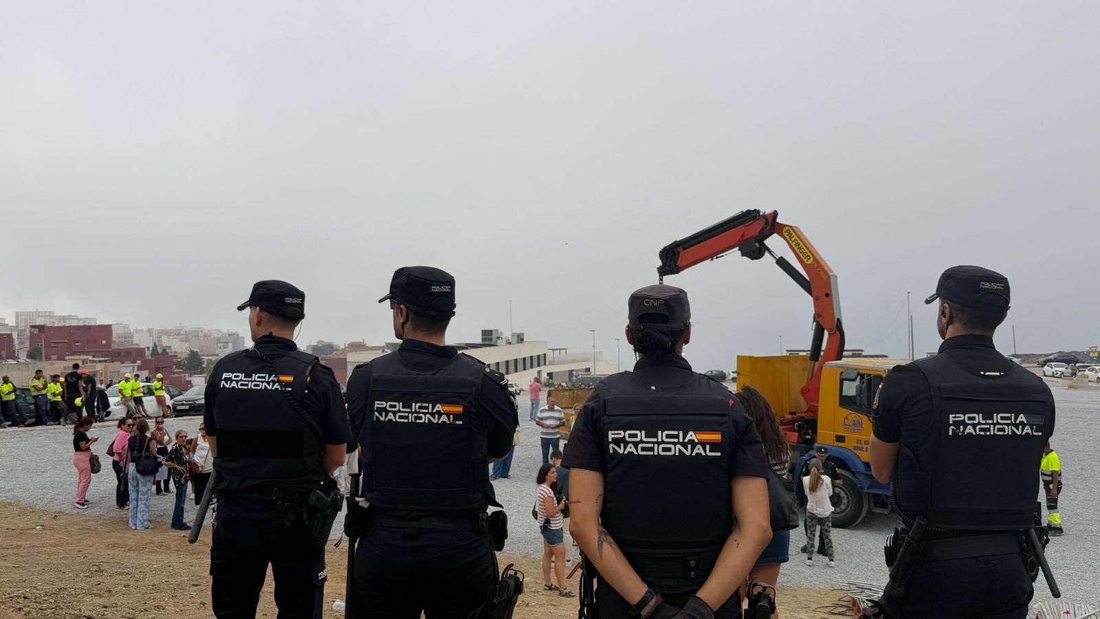 Ceutíes protestan contra la instalación de un recurso de acogida frente a la guardería de África y paralizan las obras