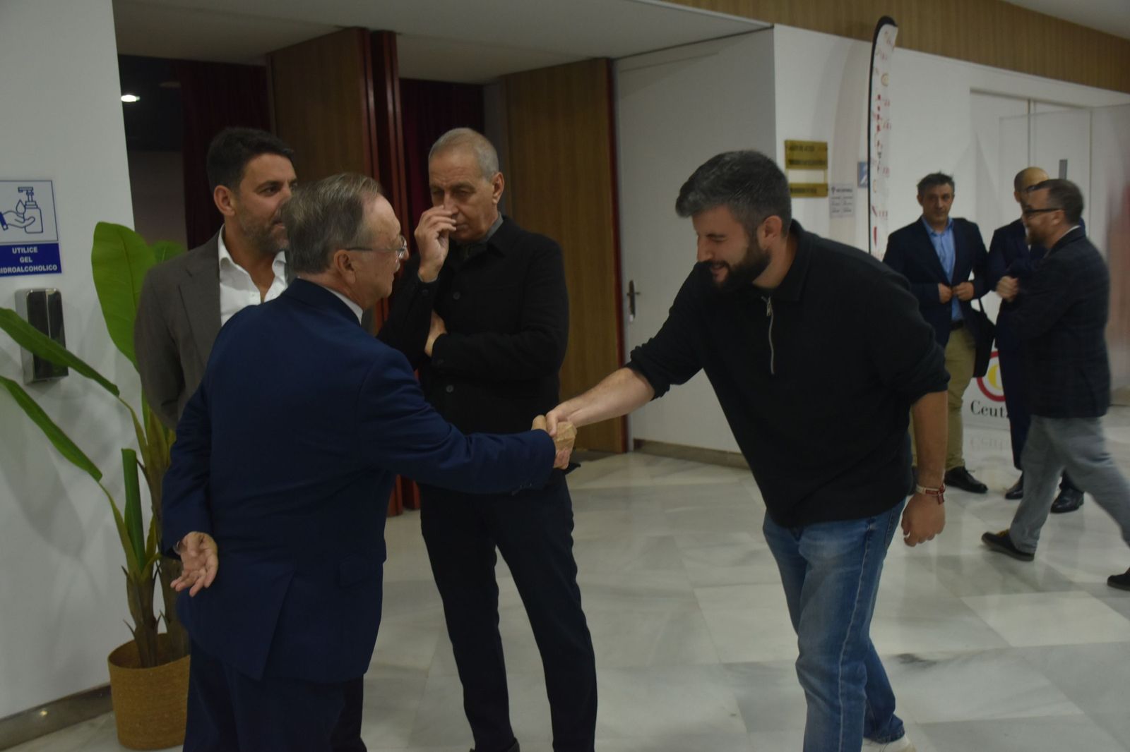 Luhay Hamido recibe la Medalla de Oro de la Cámara por su compromiso con el deporte ceutí