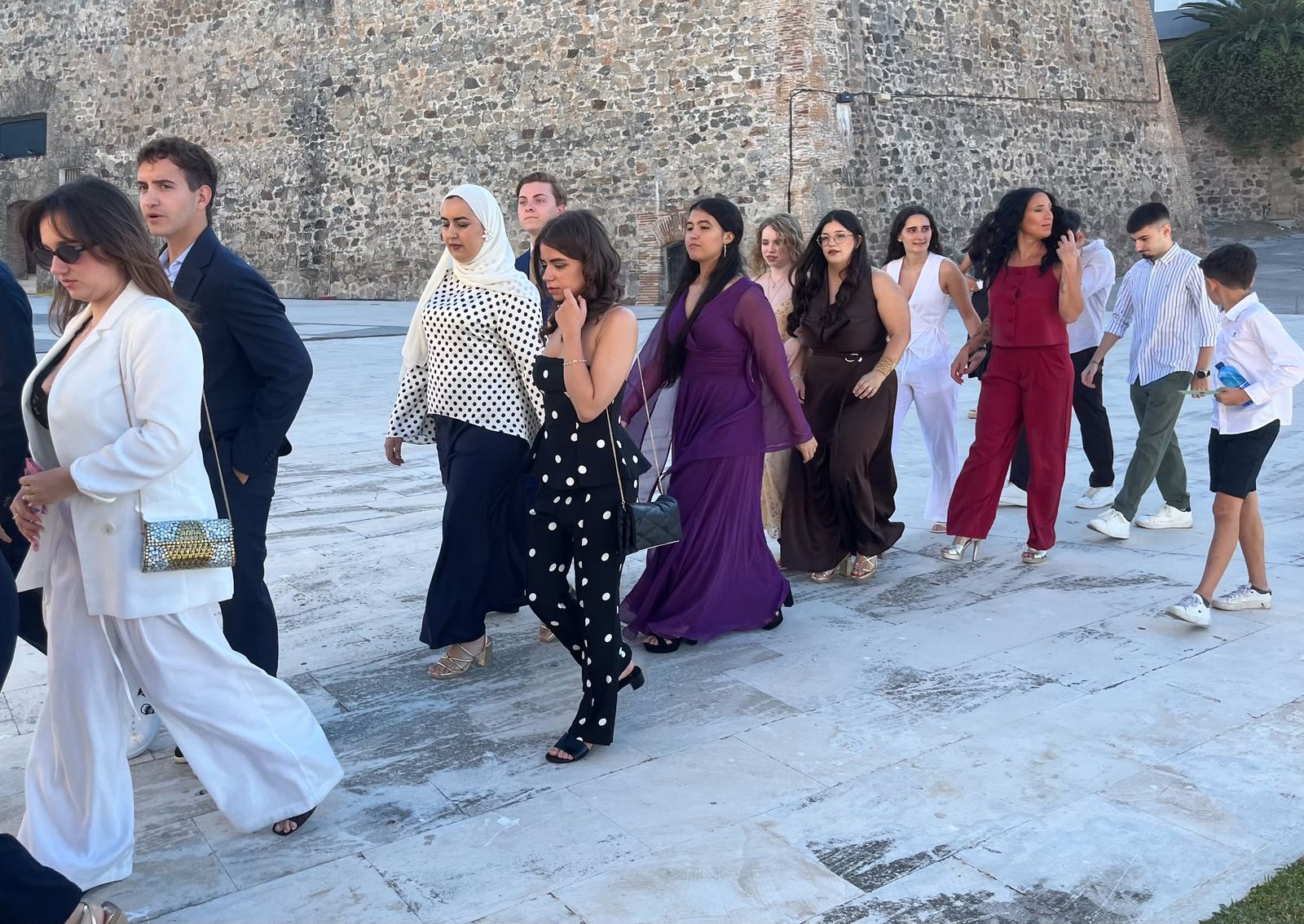 El Almina celebra un multitudinario acto de graduación de 300 alumnos
